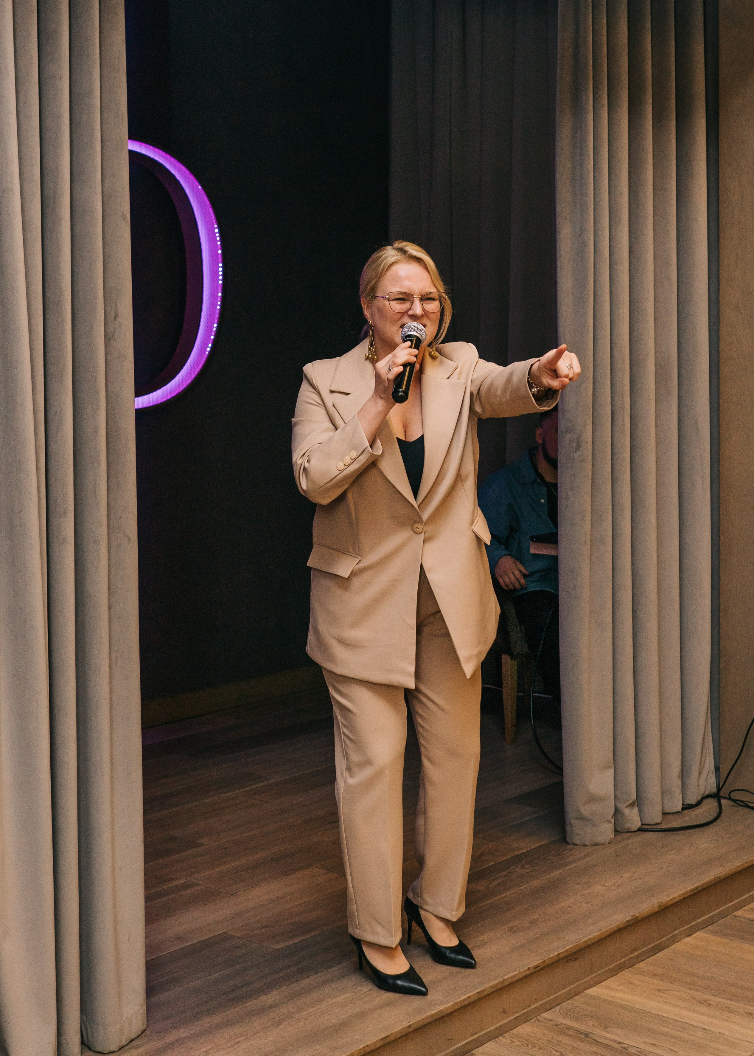 Бизнес-стендап. Женский фотограф в Москве Анастасия Сидорова