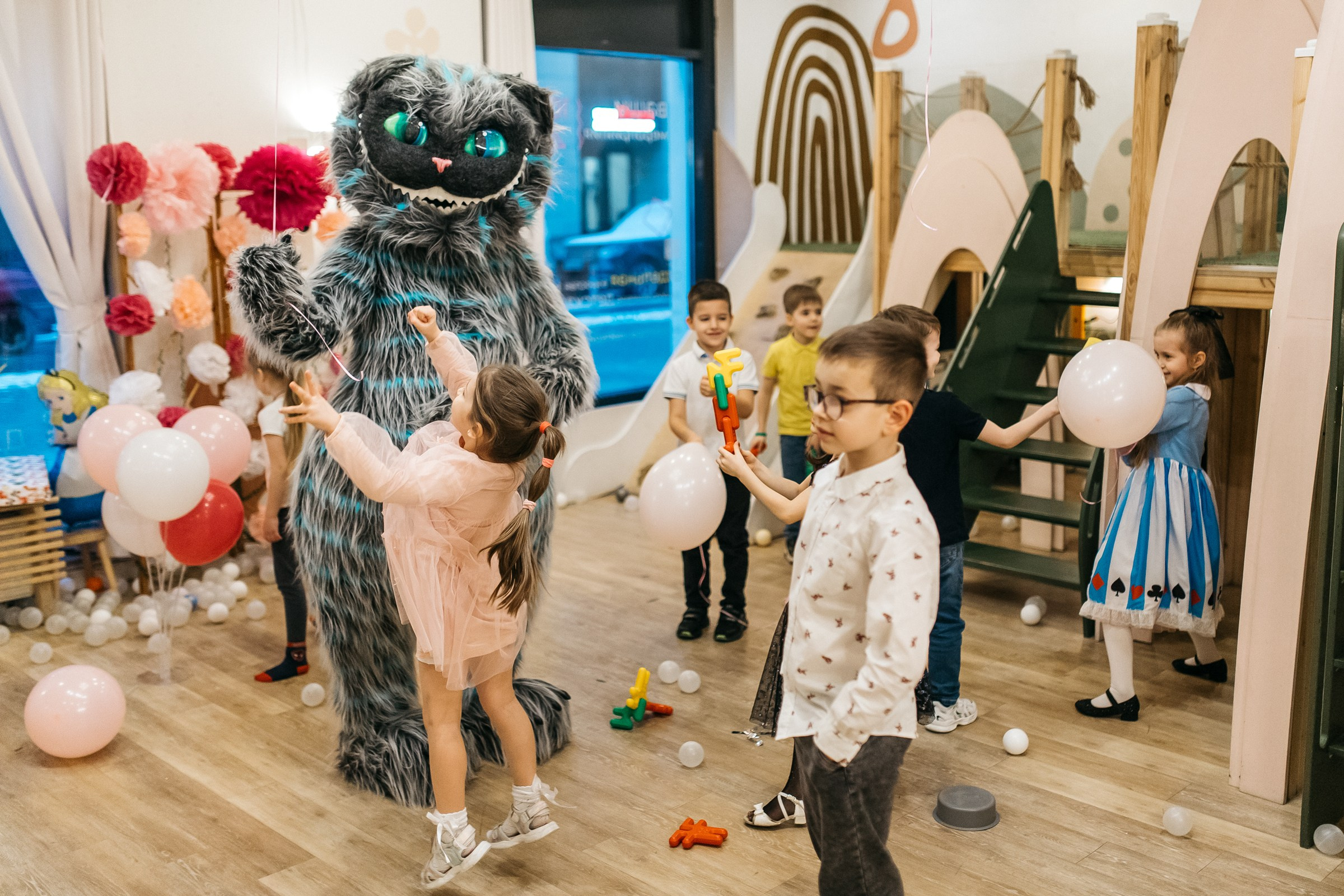 Алиса в стране чудес