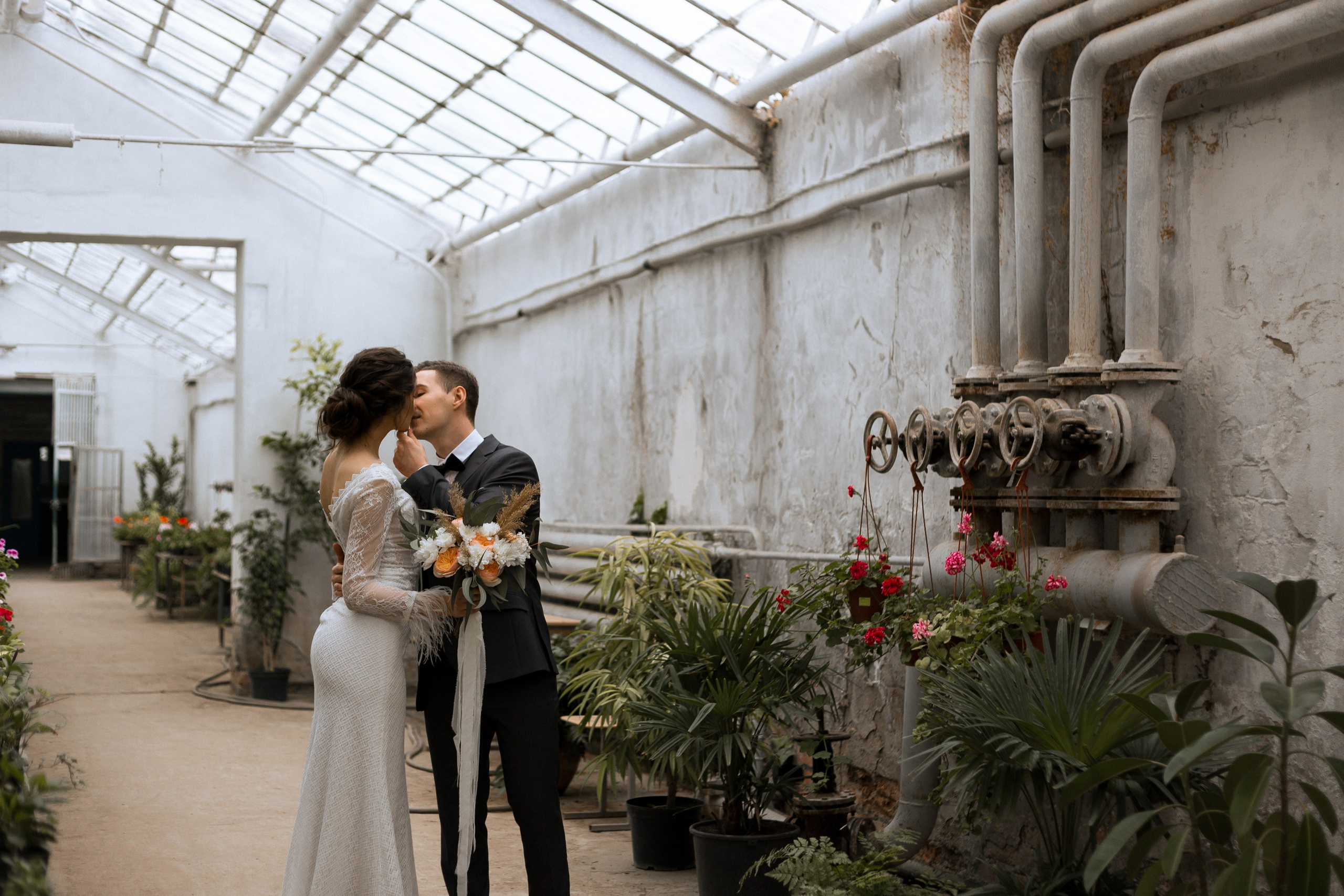 Свадебная фотосессия в оранжерее. Свадебный и семейный фотограф в Волгограде Кристина Иванова