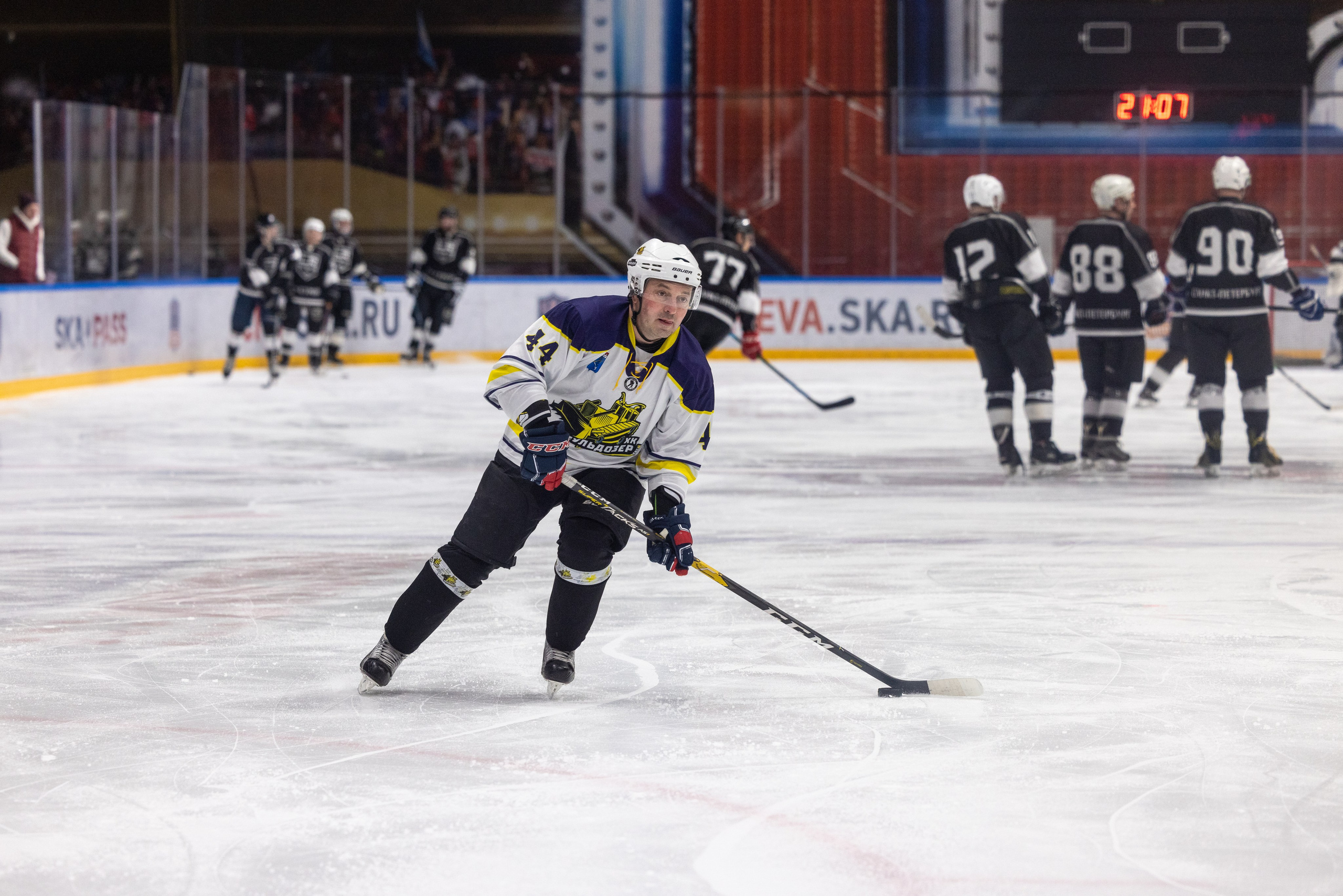 Бульдозер vs. LR-строй. Фотограф Александр Заломаев
