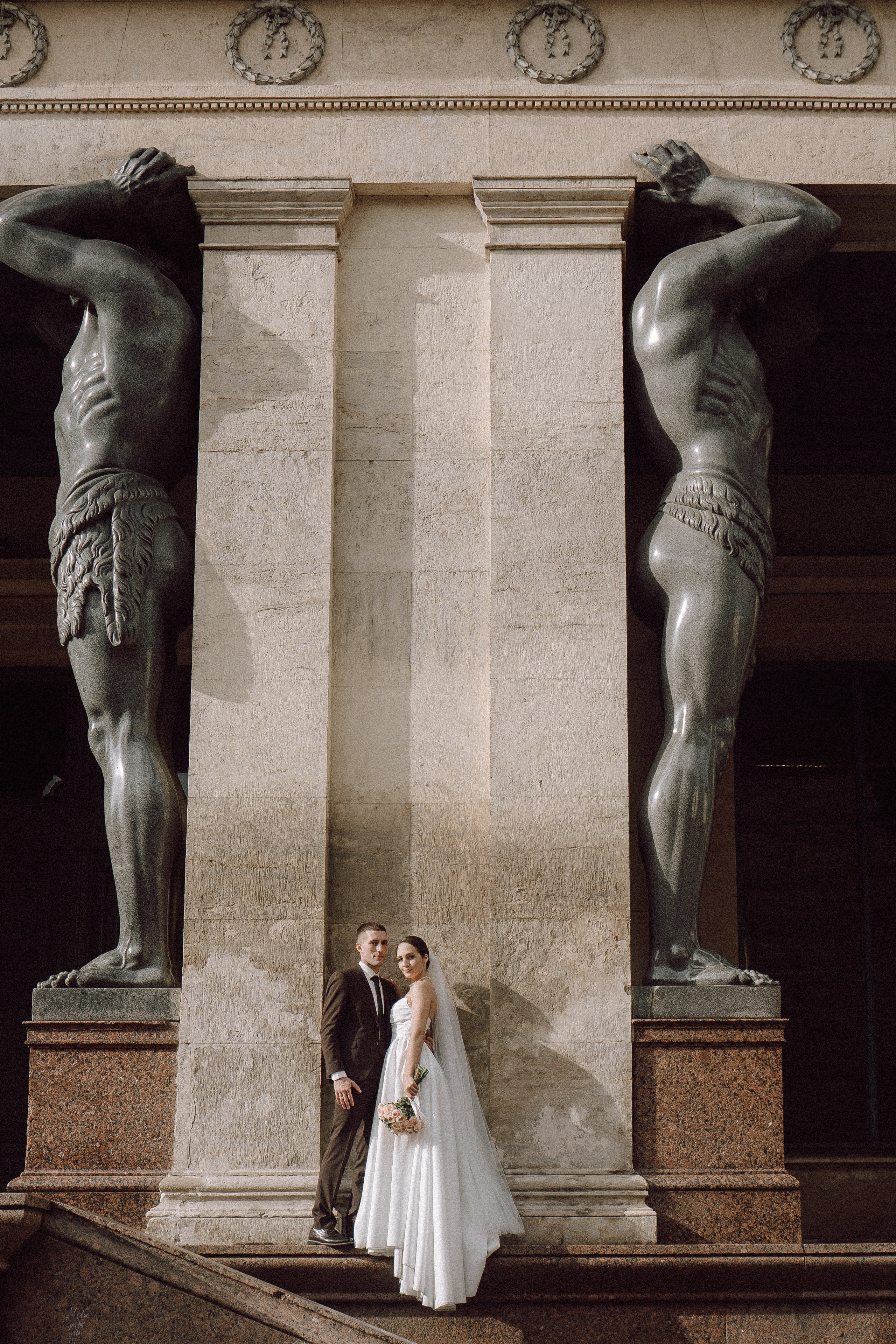СВАДЕБНАЯ ПРОГУЛКА В САНТК-ПЕТЕРБУРГЕ (ИСАКИЕВСКИЙ СОБОР, ЗИМНЯЯ КАНАВКА, ЭРМИТАЖ И БОЛЬШАЯ МОРСКАЯ УЛИЦА). Профессиональный фотограф, Санкт-Петербург — Виктория Богомолова