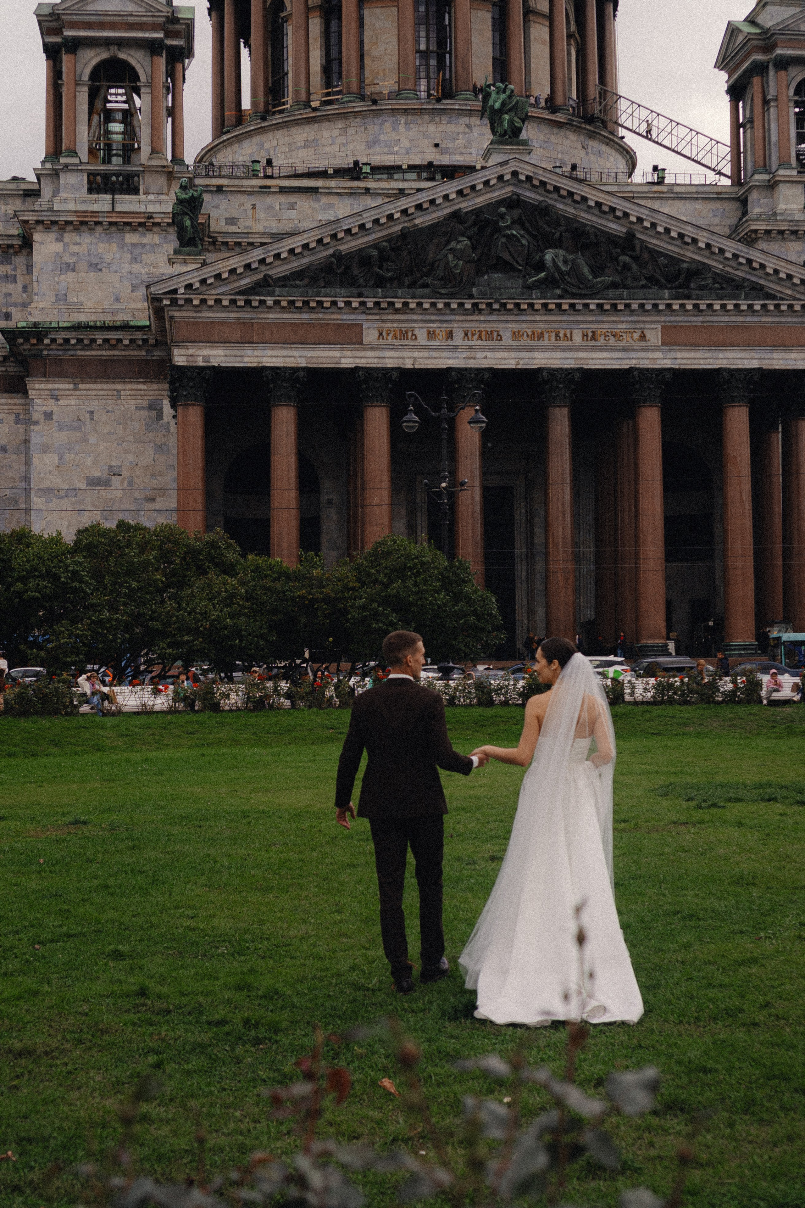 СВАДЕБНАЯ ПРОГУЛКА В САНТК-ПЕТЕРБУРГЕ (ИСАКИЕВСКИЙ СОБОР, ЗИМНЯЯ КАНАВКА, ЭРМИТАЖ И БОЛЬШАЯ МОРСКАЯ УЛИЦА). Профессиональный фотограф, Санкт-Петербург — Виктория Богомолова