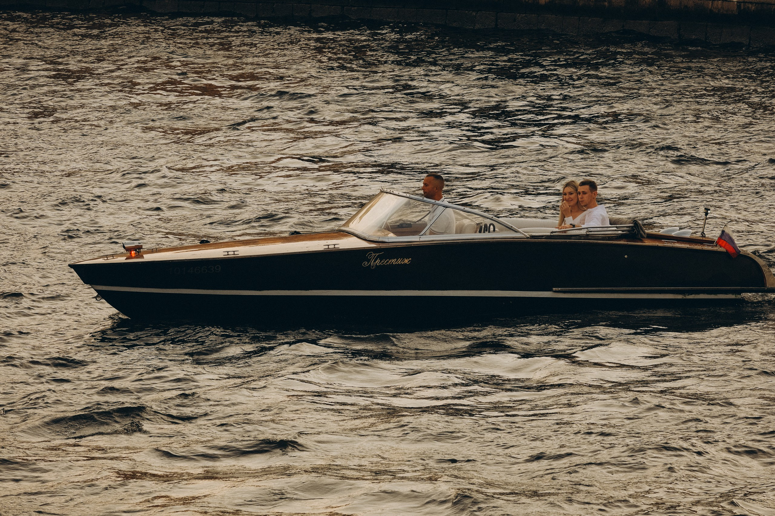 СВАДЕНБНАЯ СЬЕМКА НА КАТЕРЕ ПО КАНАЛАМ САНКТ-ПЕТЕРБУРГА И В АКВАТОРИИ НЕВЫ. Профессиональный фотограф, Санкт-Петербург — Виктория Богомолова