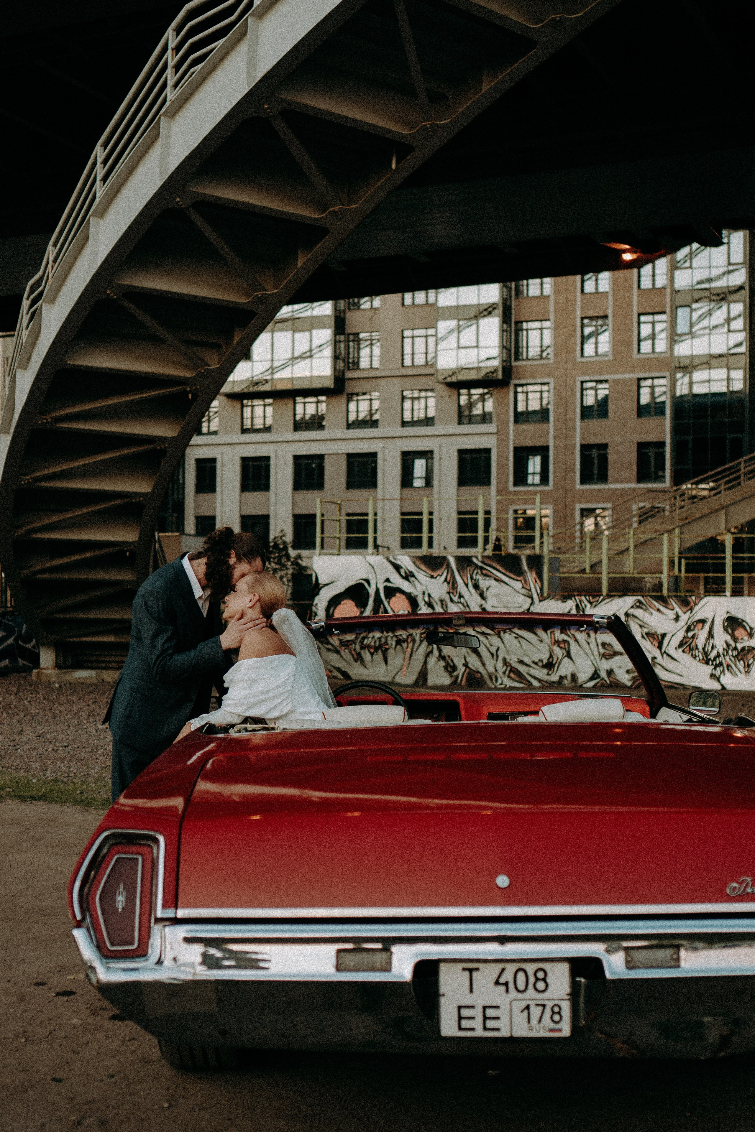 СВАДЕБНАЯ СЬЕМКА ВОЗЛЕ МСОТА БЕТАНКУРА НА КАБРИОЛЕТЕ. Профессиональный фотограф, Санкт-Петербург — Виктория Богомолова