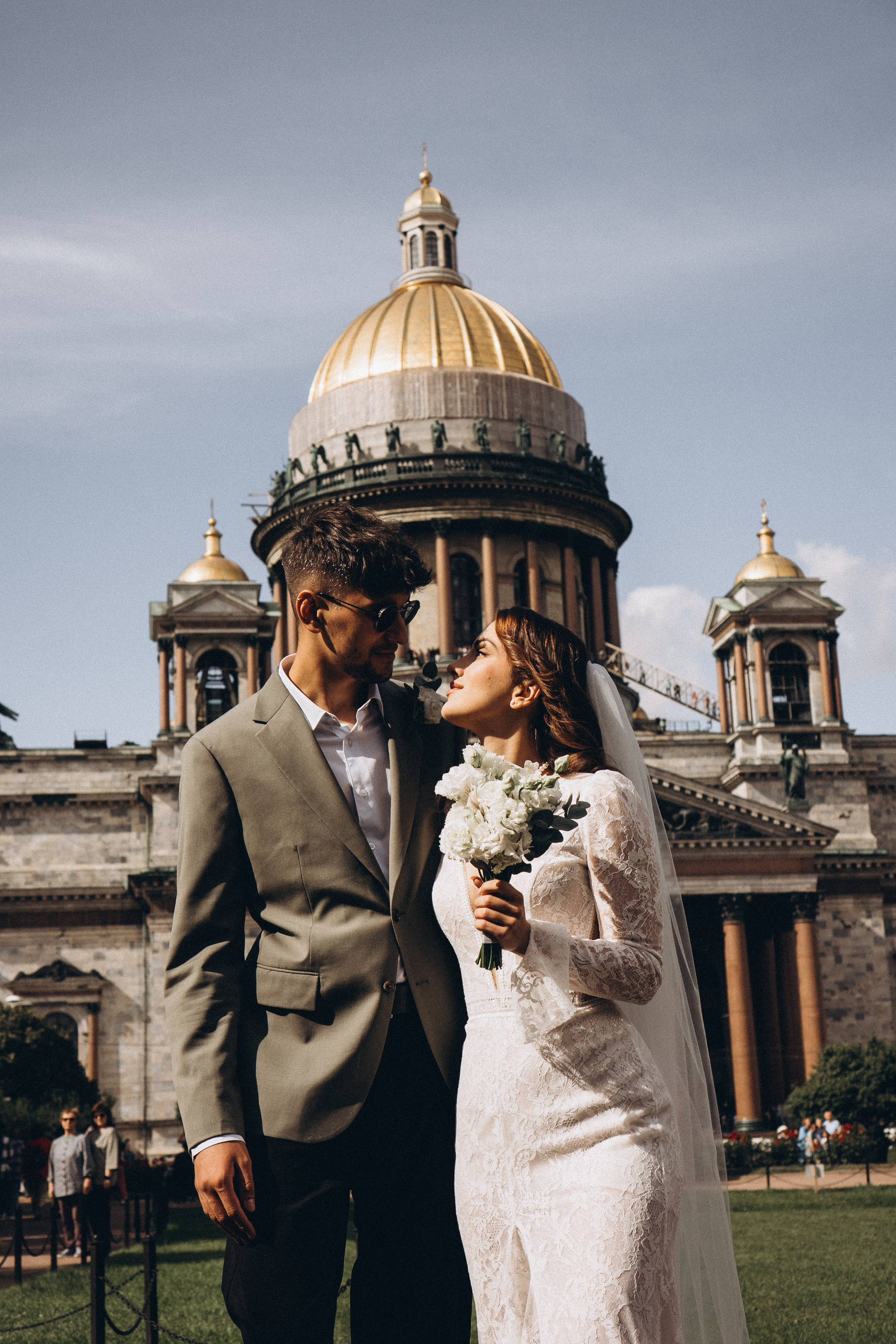 СВАДЕБНАЯ ПРОГУЛКА ВОЗЕ ИСАИКЕВСКОГО СОБОРА АСТОРИИ И ЗАКОНОДАЛЕТНОГО СОБРАНИЯ. Профессиональный фотограф, Санкт-Петербург — Виктория Богомолова