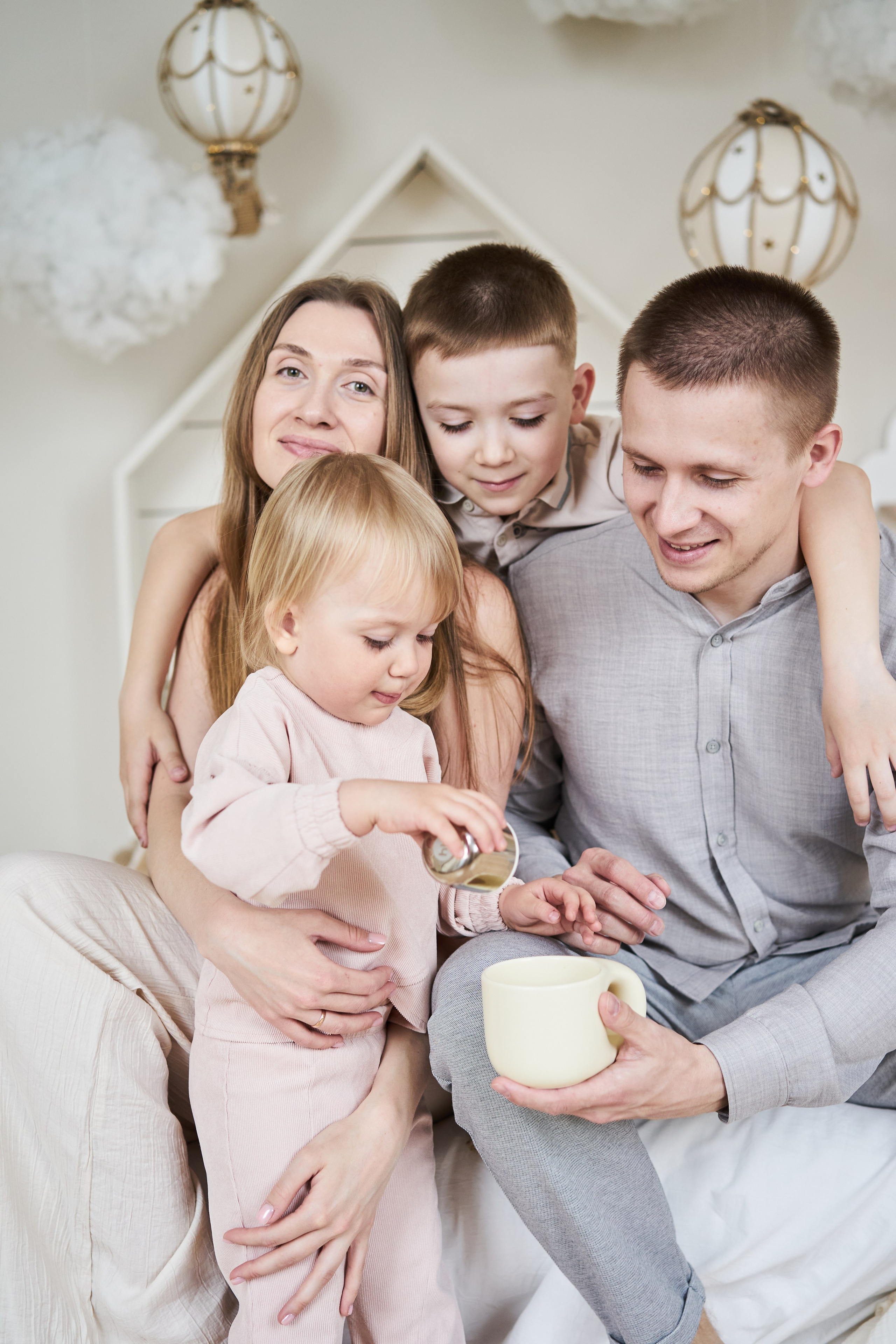 Семейная фотосессия в студии. Фотограф Екатеринбург Кокшарова Александра