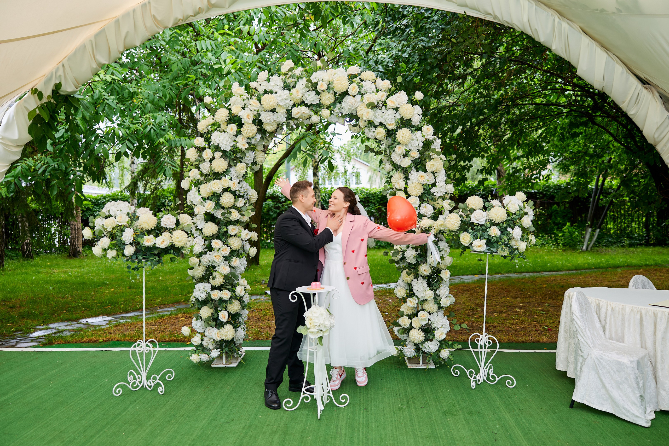 Свадебная фотосъёмка в гостинице Даниловская. Свадебный фотограф Сергей Колбинский