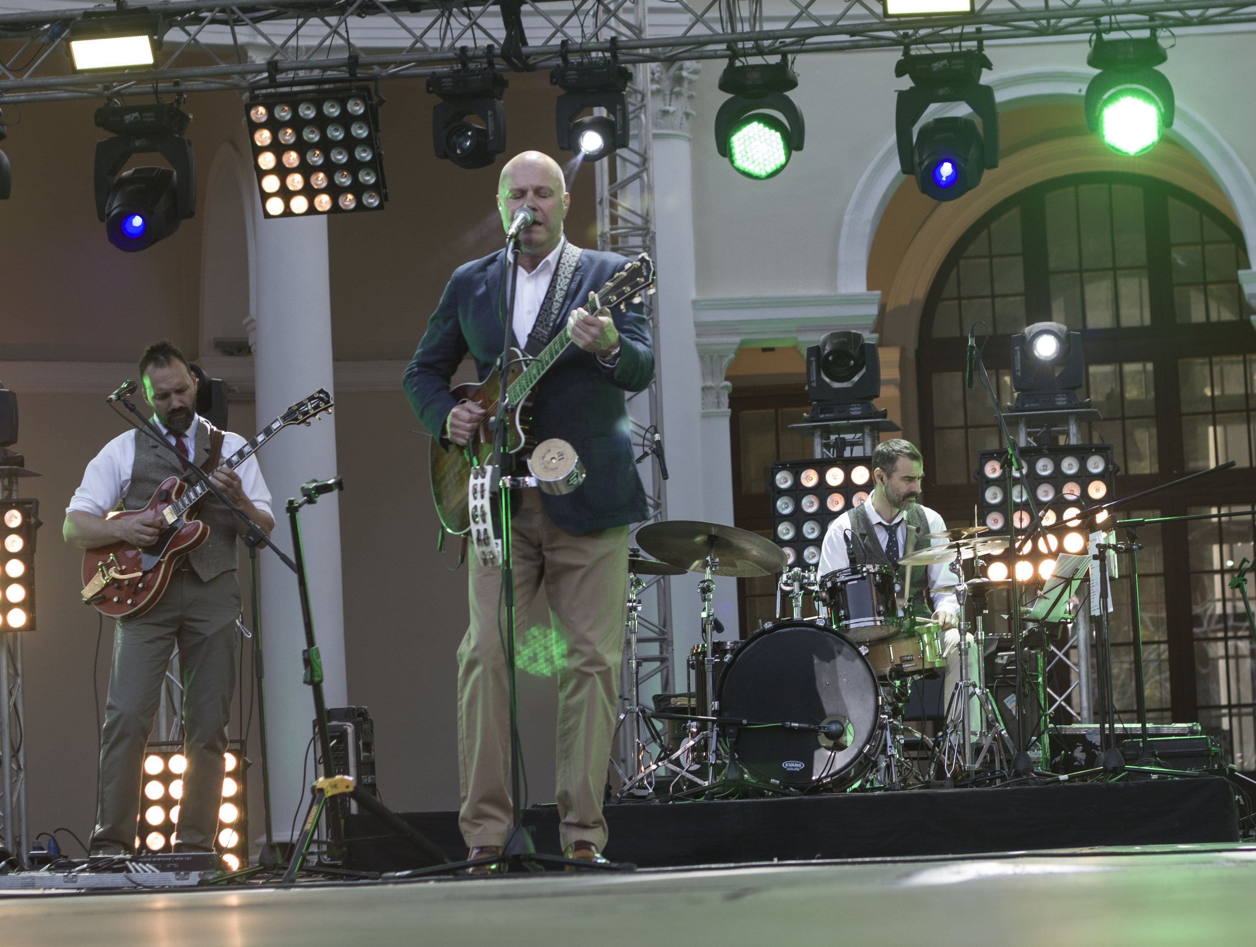 Концерт. Несчастный случай. Обо всём