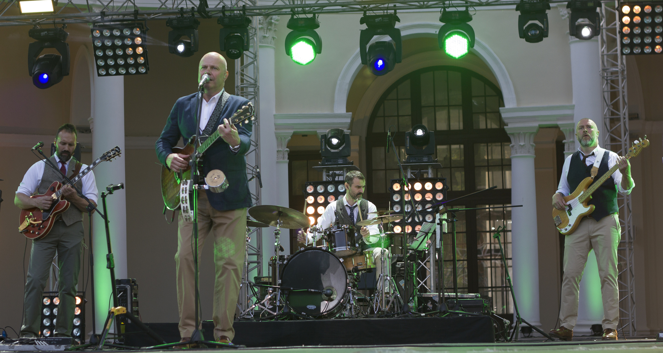 Концерт. Несчастный случай. Обо всём