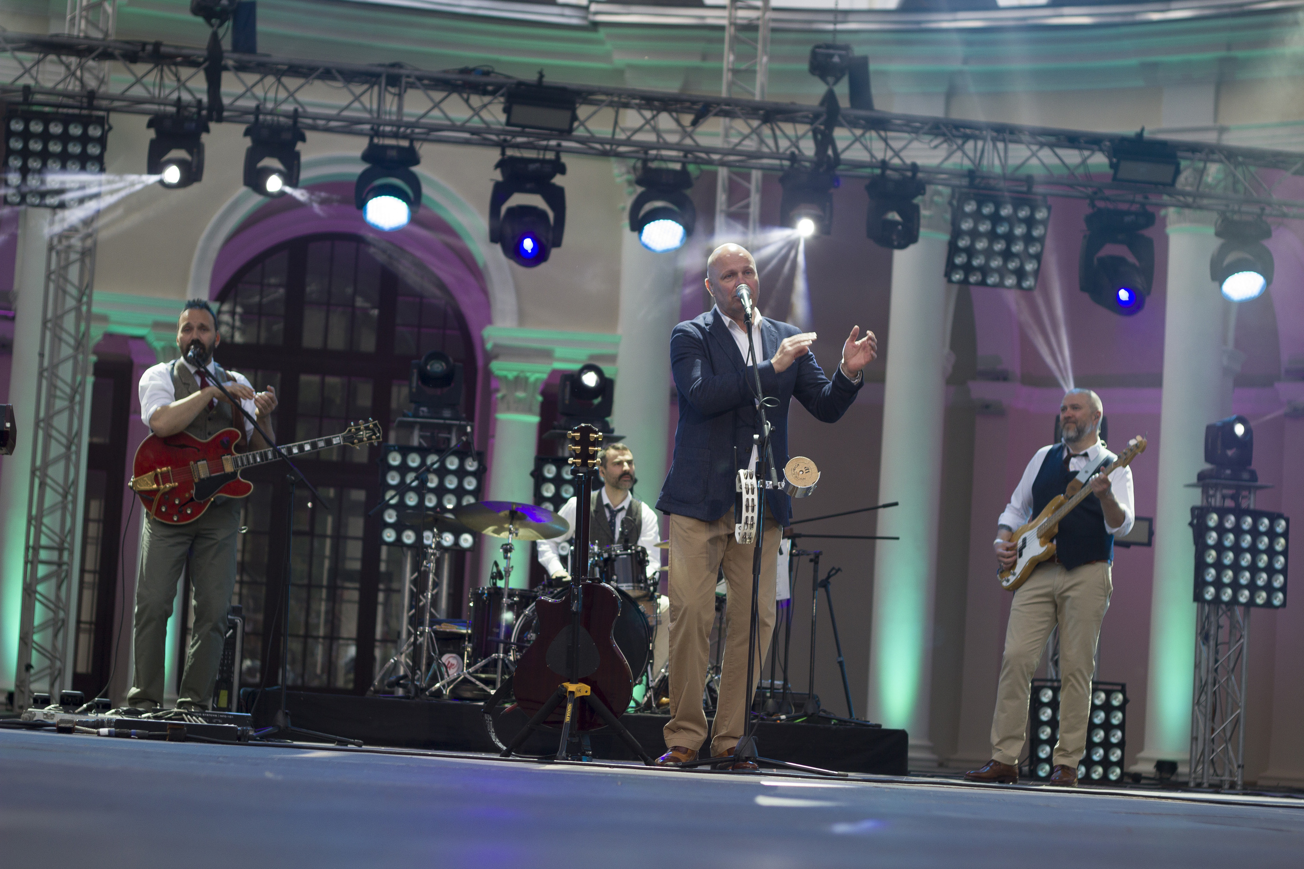 Концерт. Несчастный случай. Обо всём