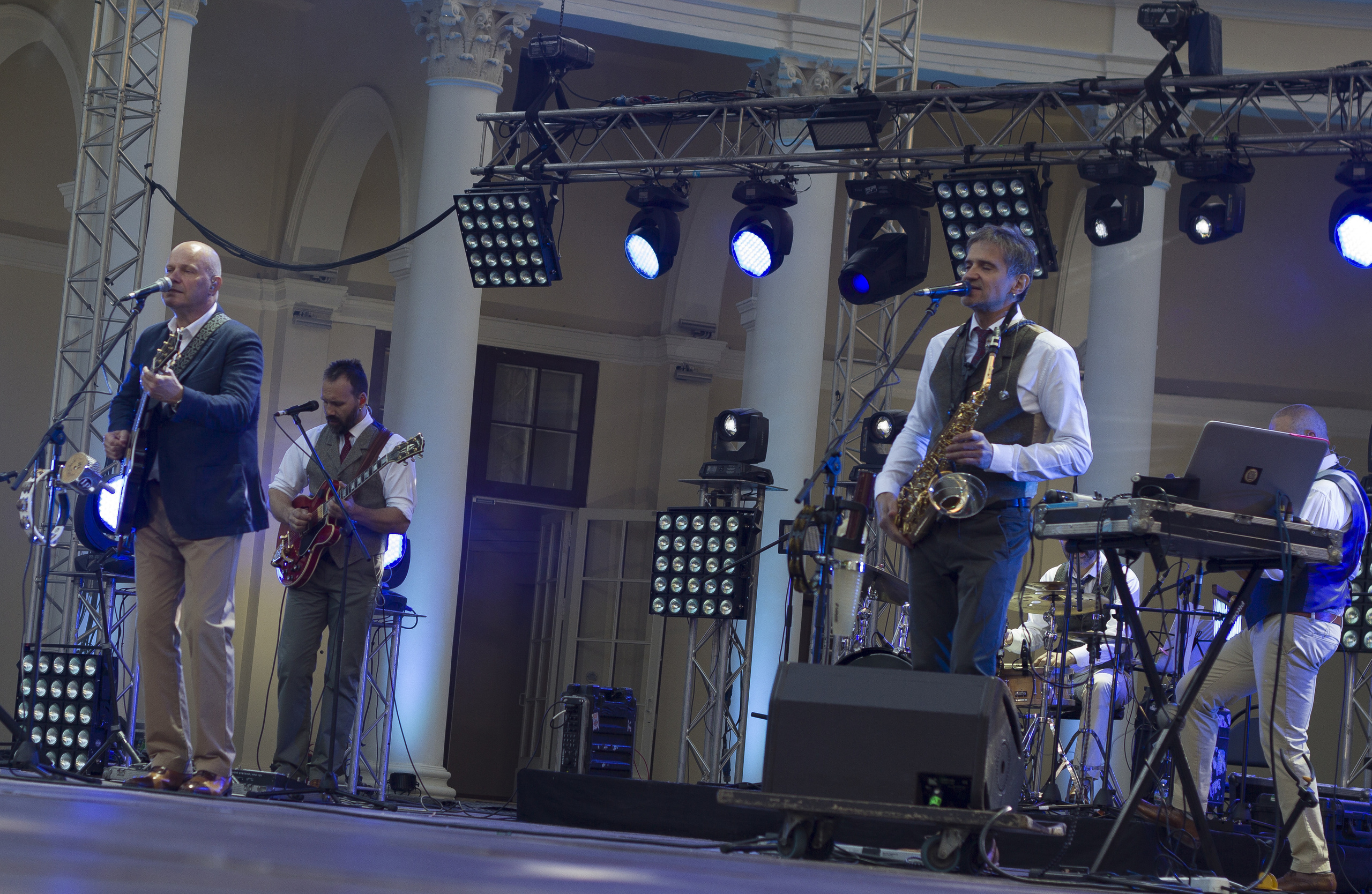 Концерт. Несчастный случай. Обо всём