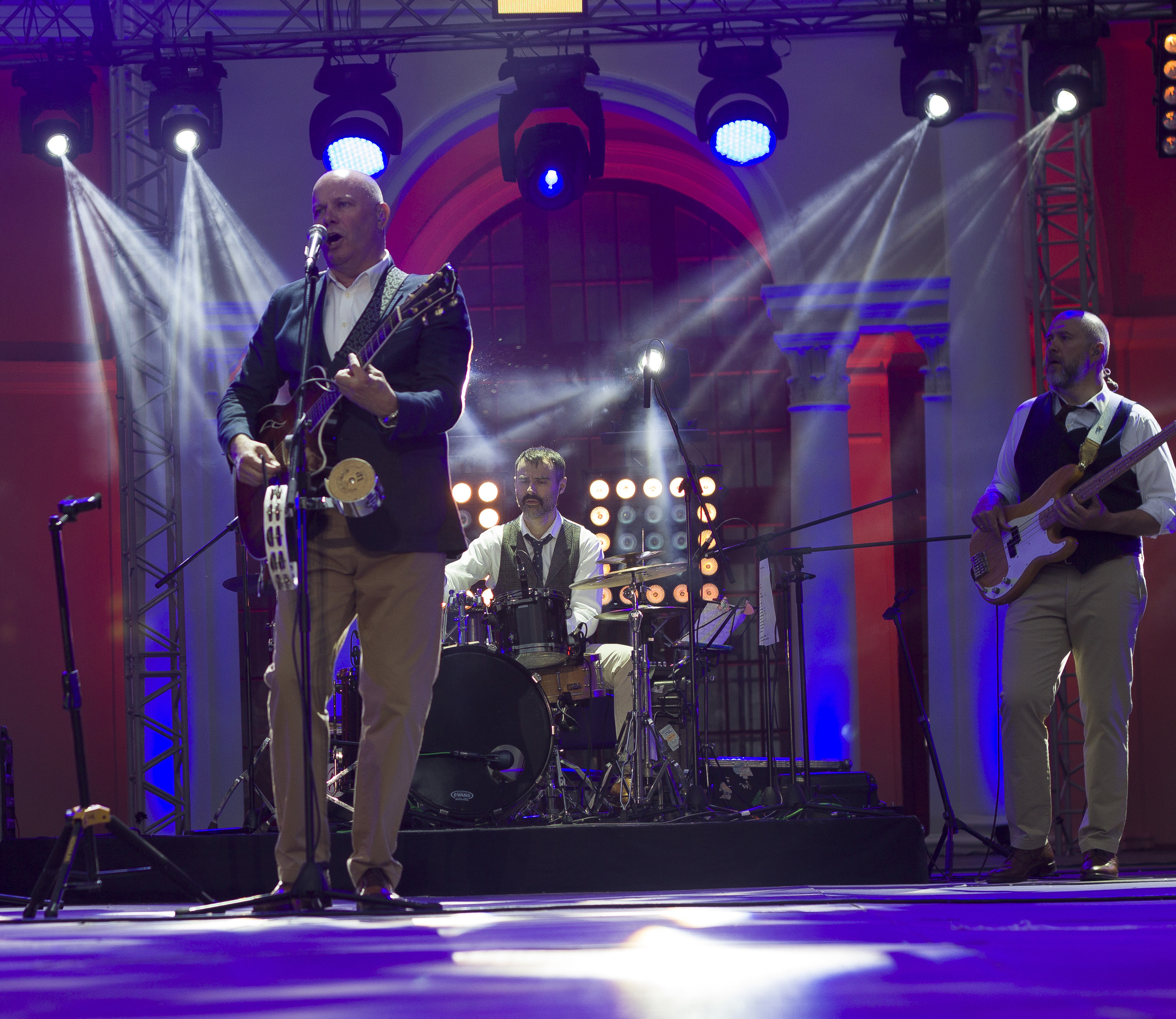 Концерт. Несчастный случай. Обо всём