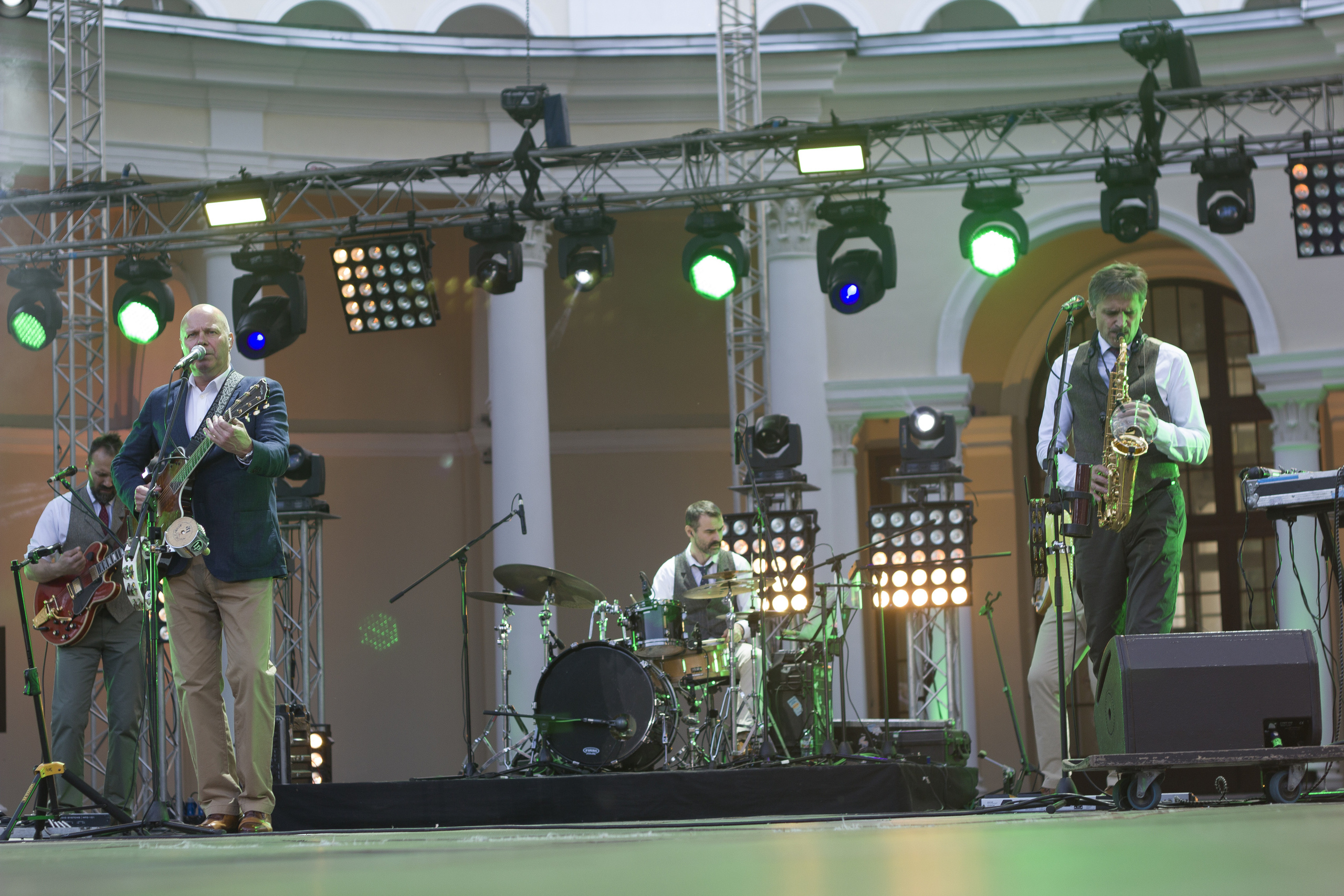 Концерт. Несчастный случай. Обо всём