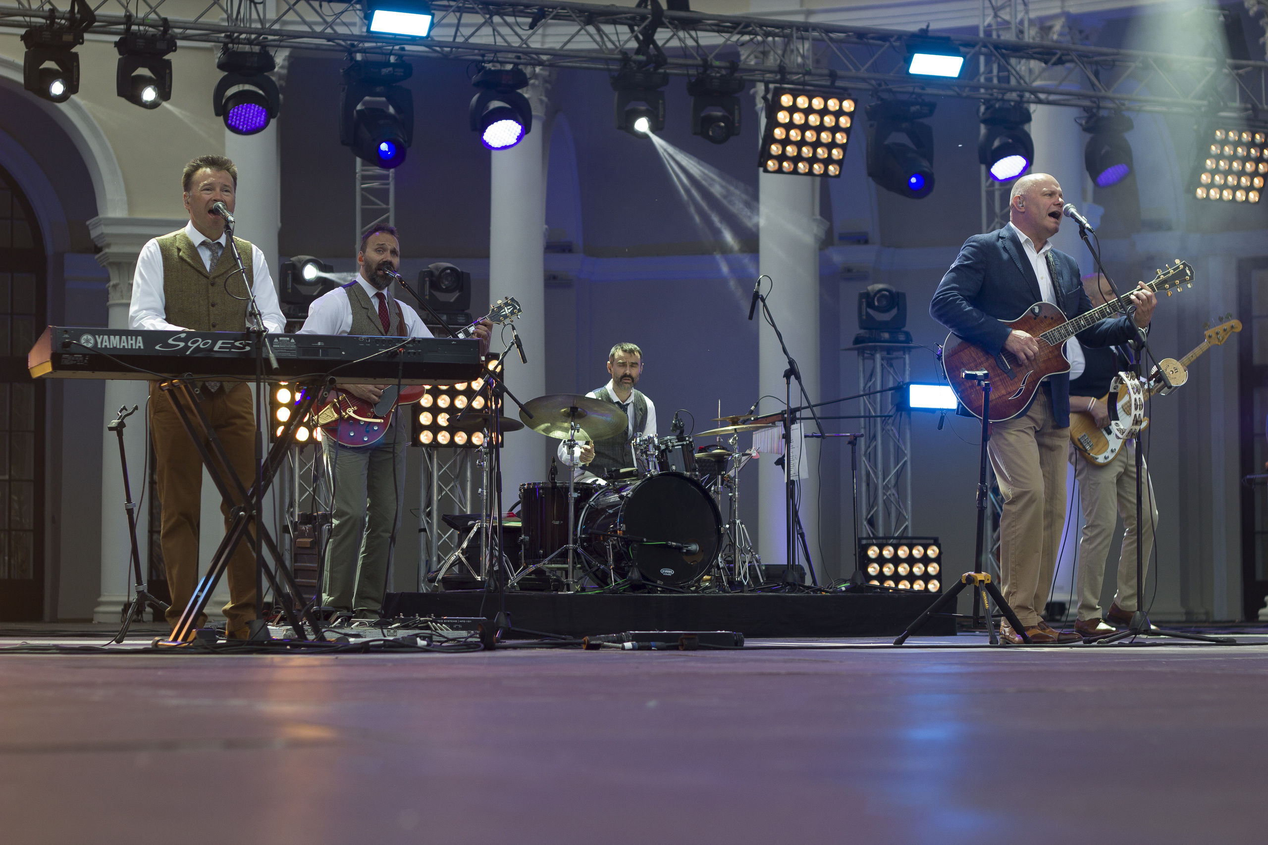 Концерт. Несчастный случай. Обо всём