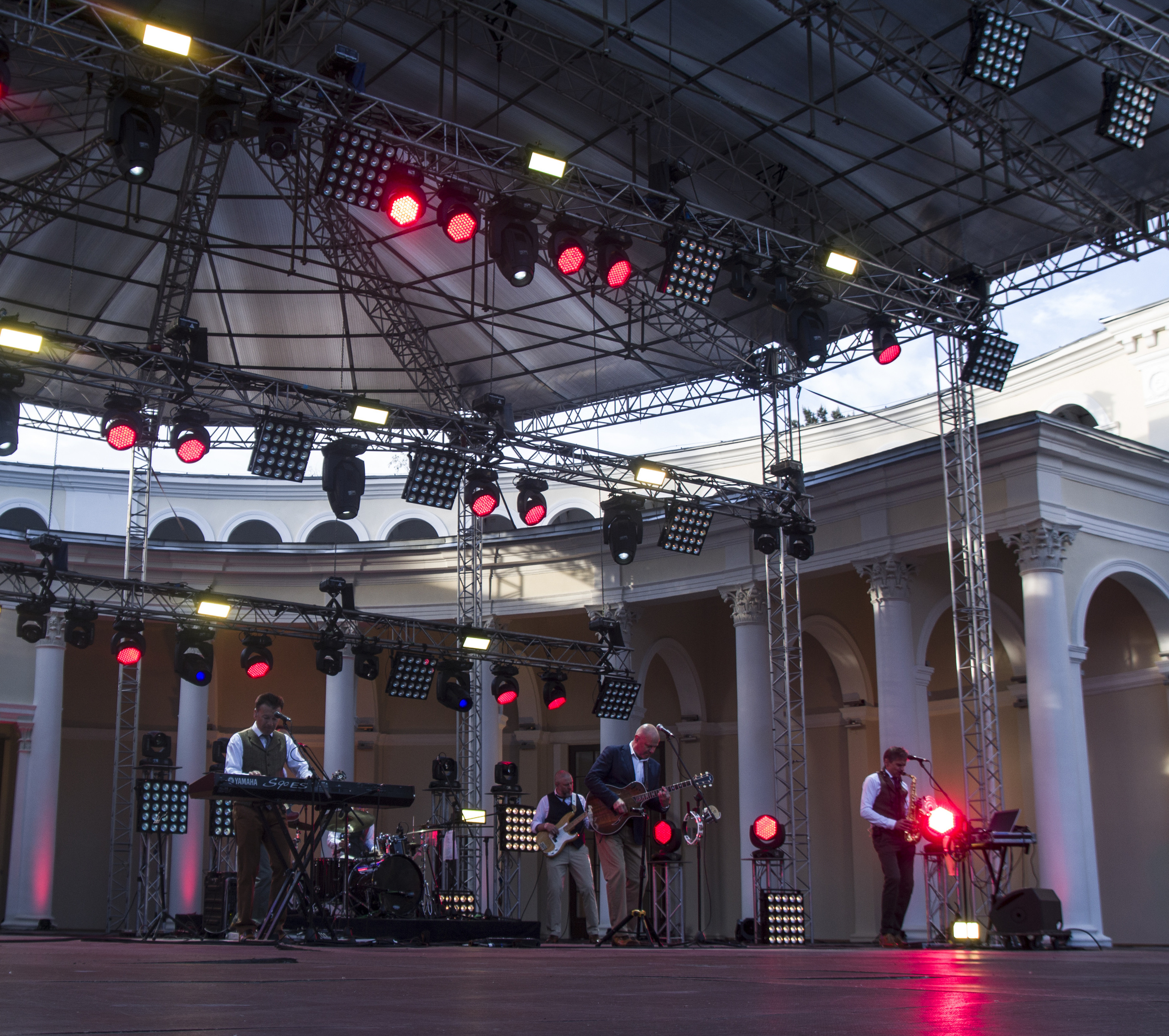 Концерт. Несчастный случай. Обо всём