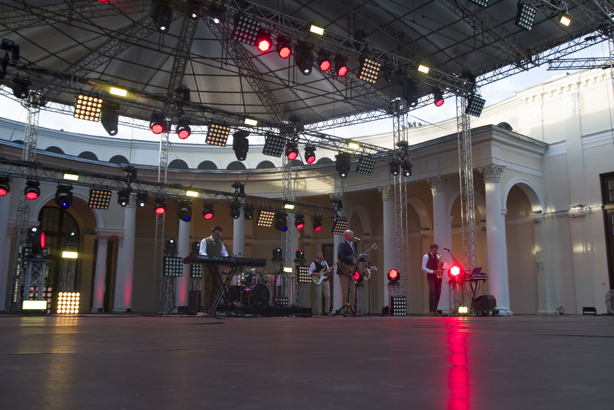 Концерт. Несчастный случай. Обо всём