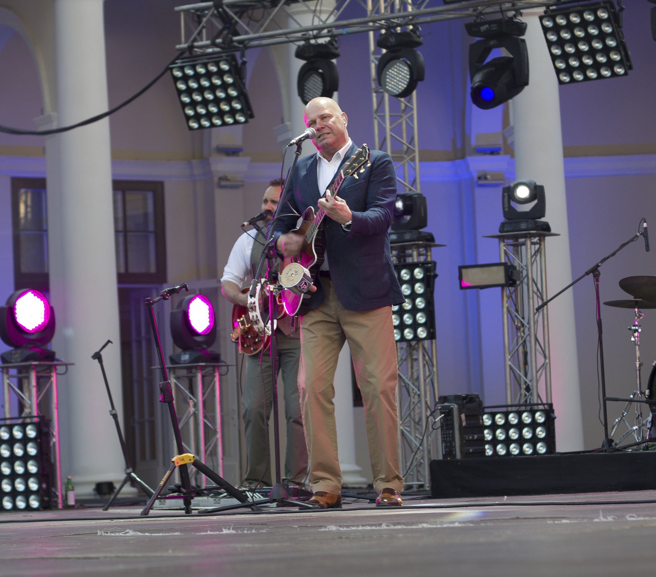 Концерт. Несчастный случай. Обо всём