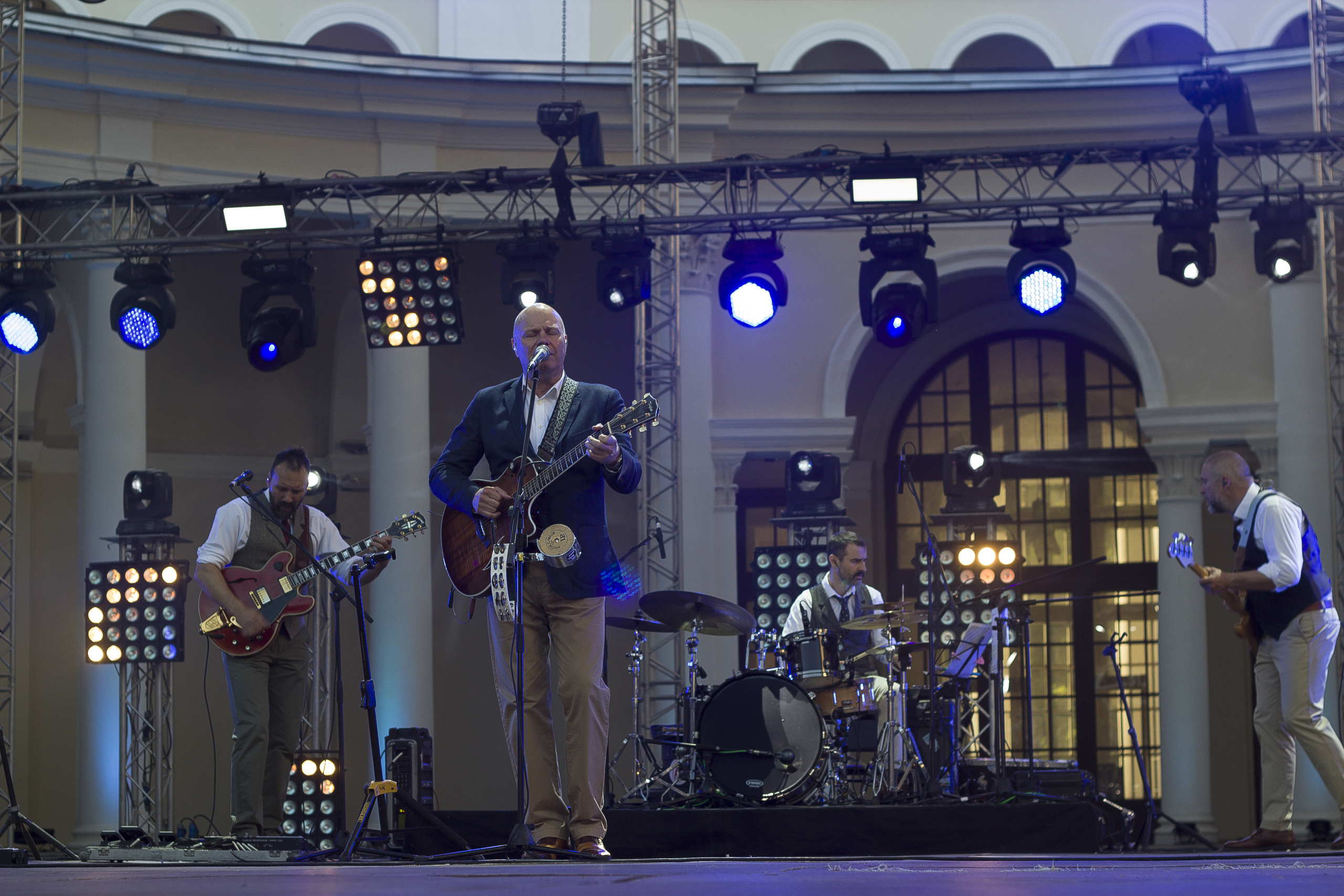 Концерт. Несчастный случай. Обо всём