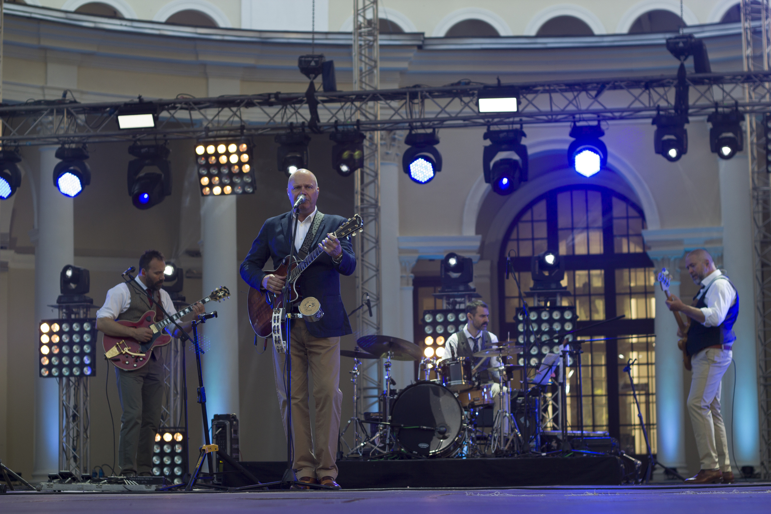 Концерт. Несчастный случай. Обо всём