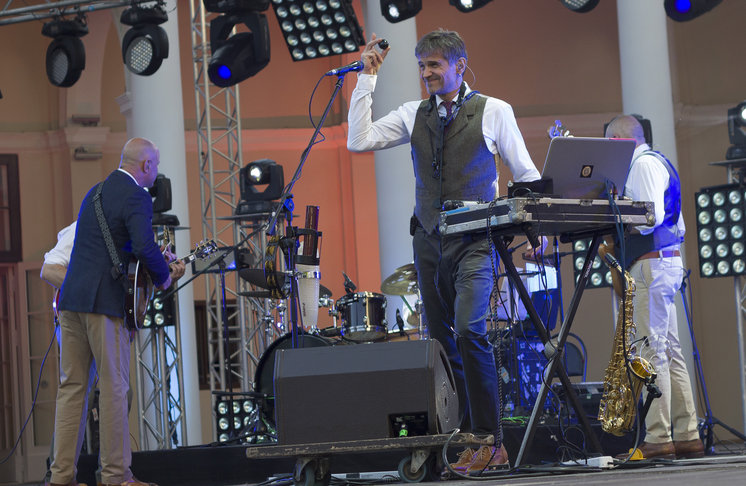 Концерт. Несчастный случай. Обо всём