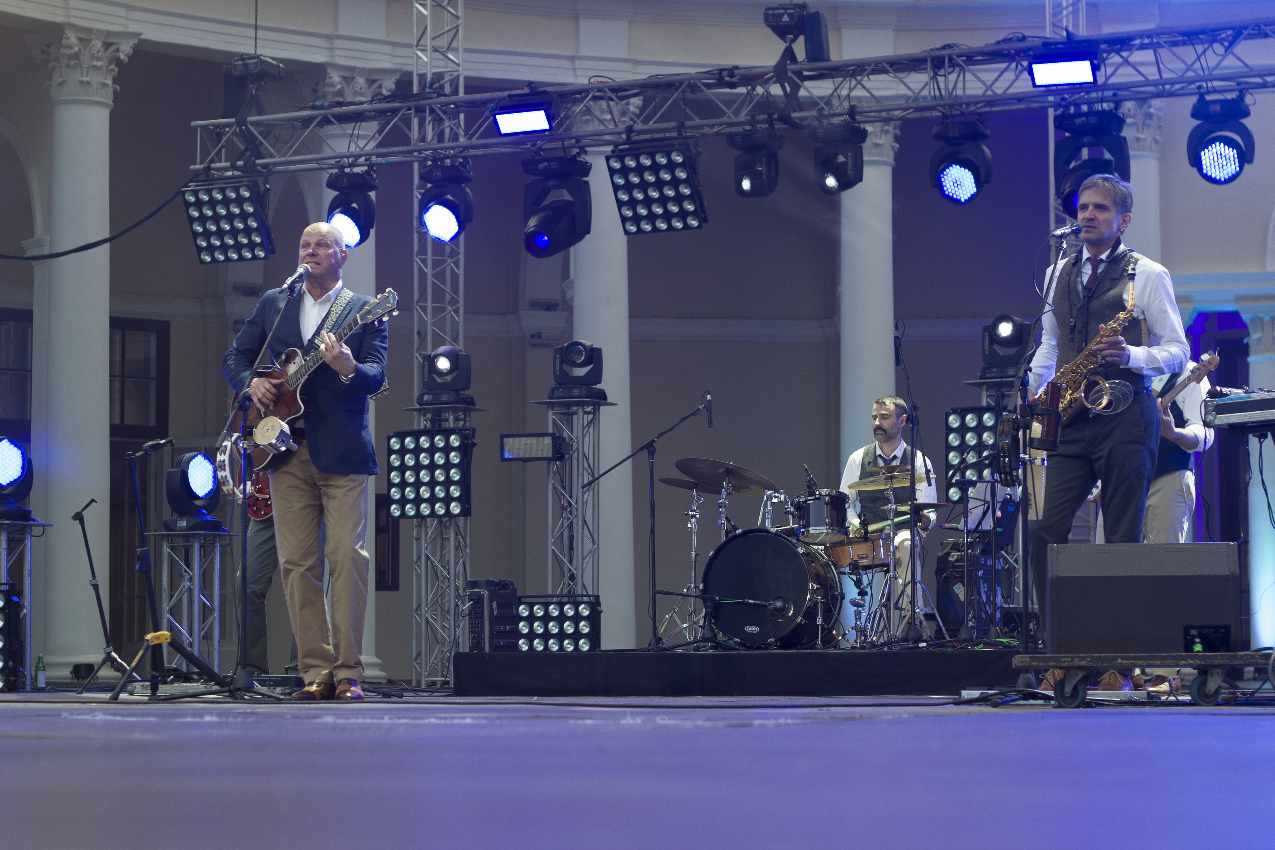 Концерт. Несчастный случай. Обо всём