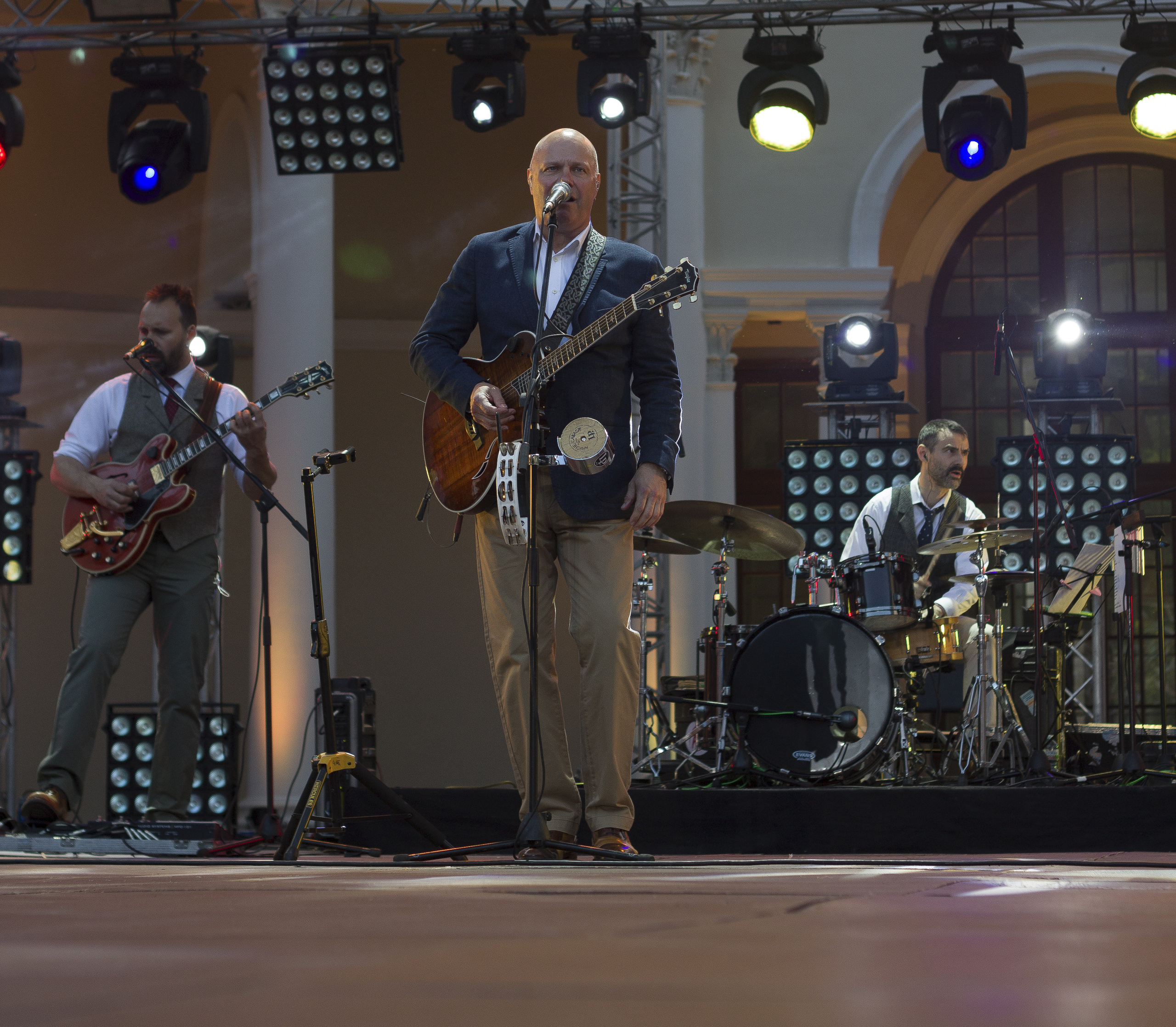 Концерт. Несчастный случай. Обо всём