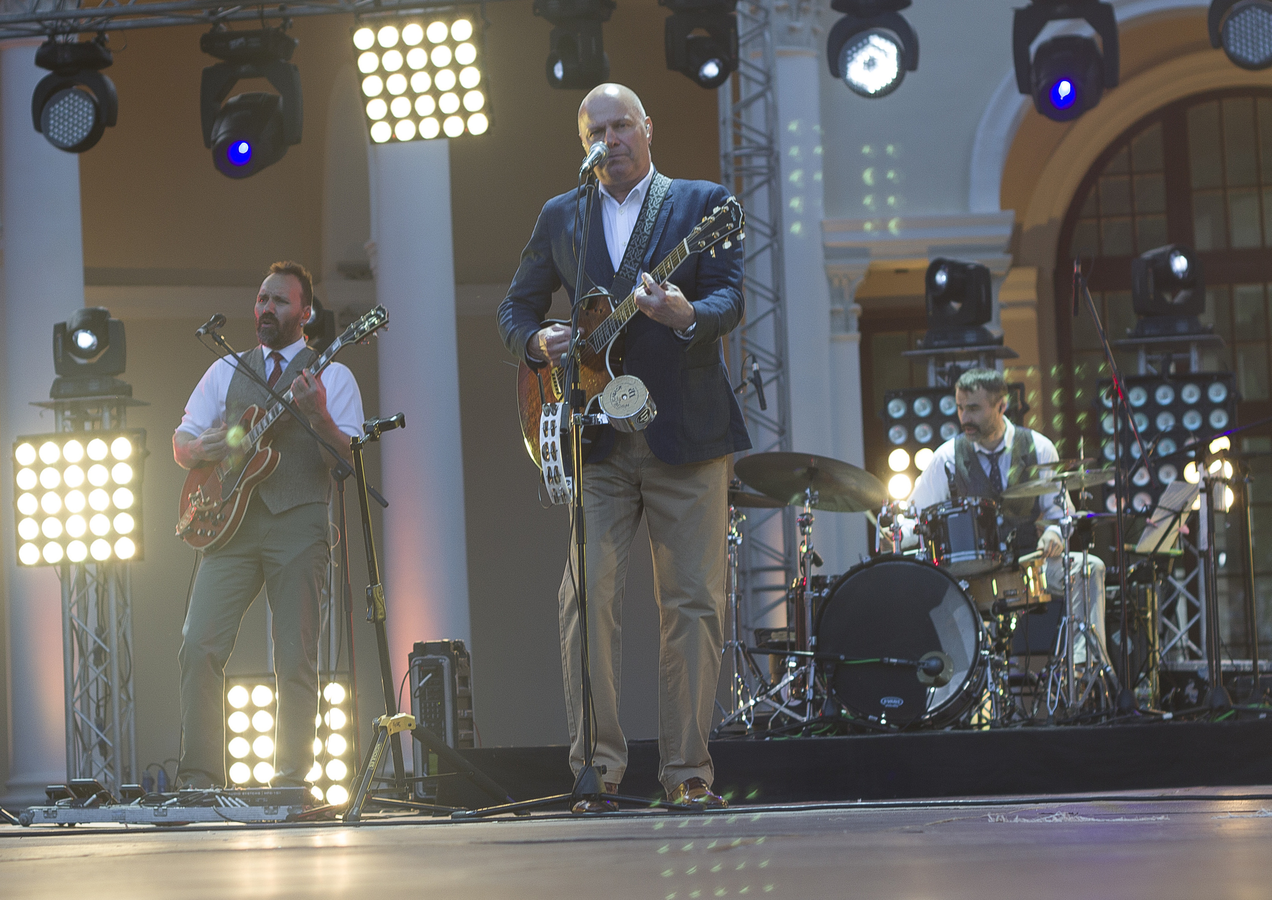 Концерт. Несчастный случай. Обо всём