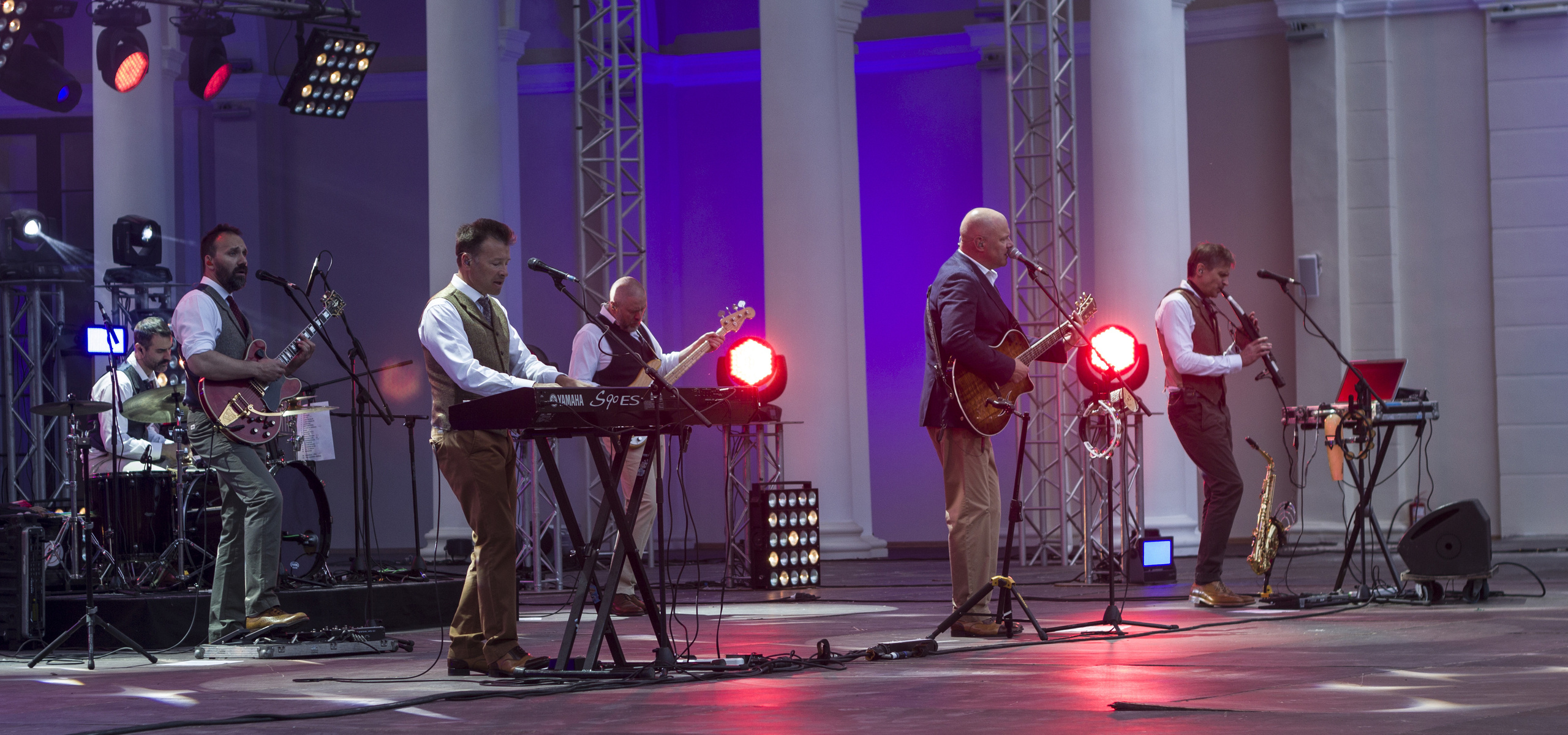 Концерт. Несчастный случай. Обо всём