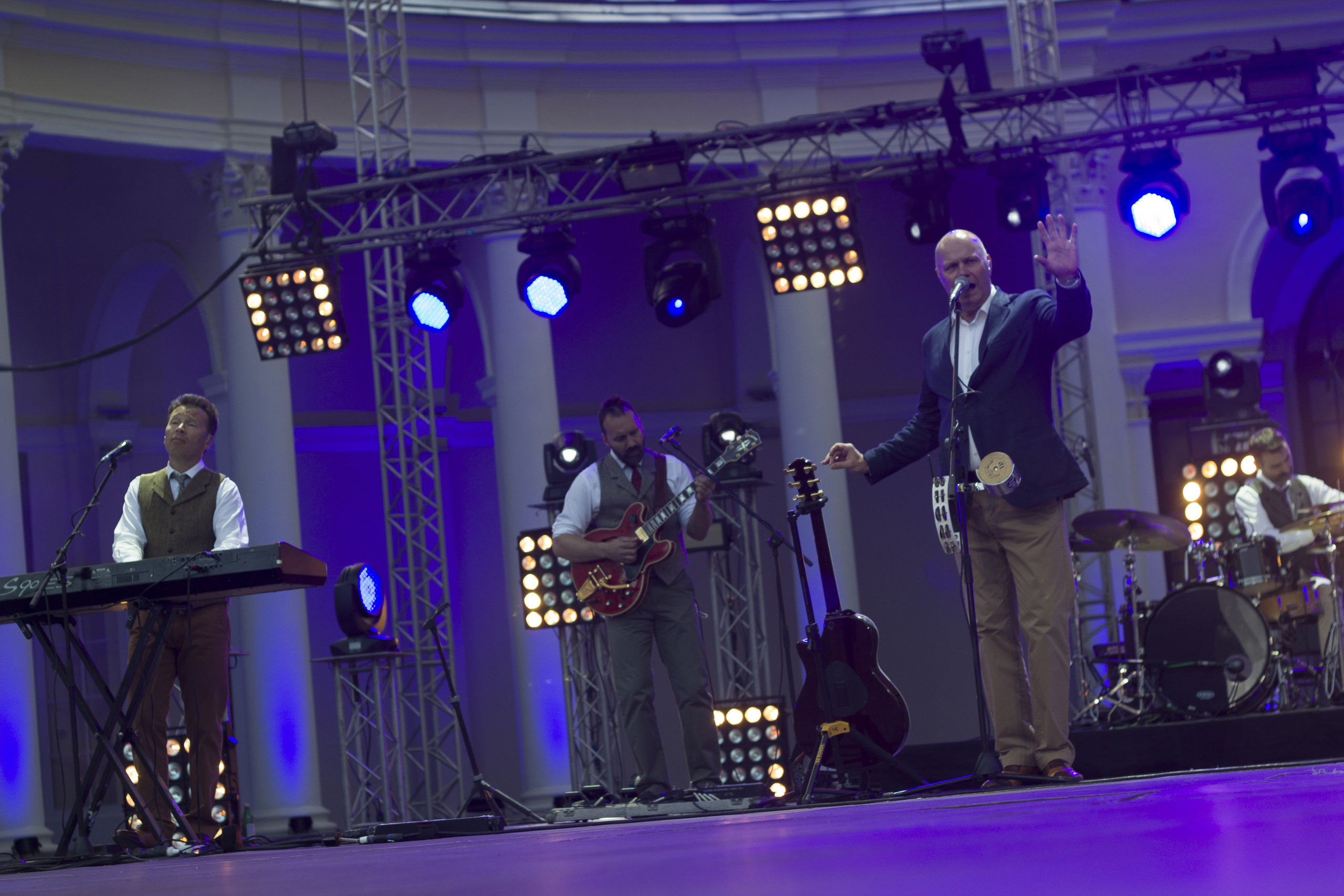 Концерт. Несчастный случай. Обо всём