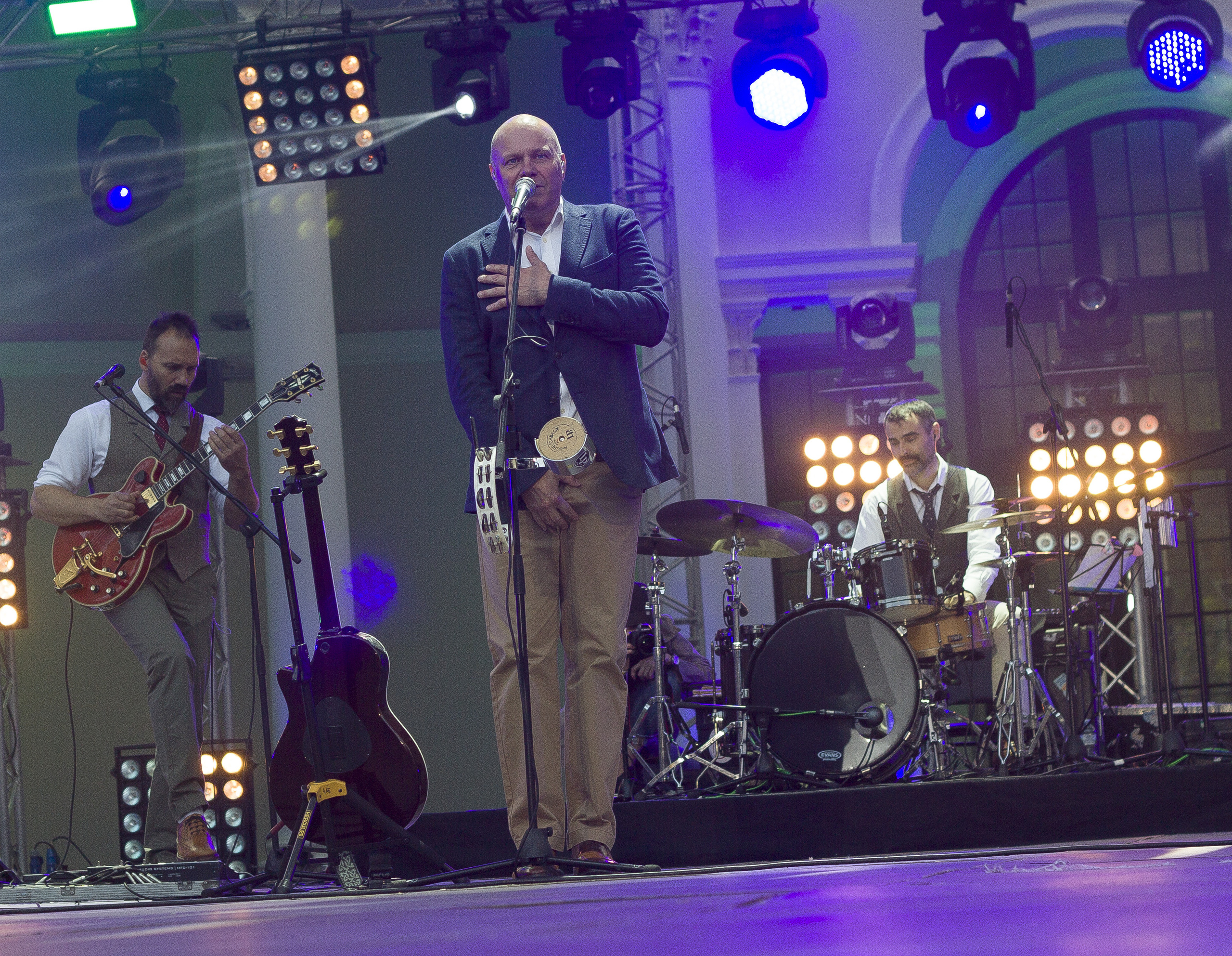 Концерт. Несчастный случай. Обо всём