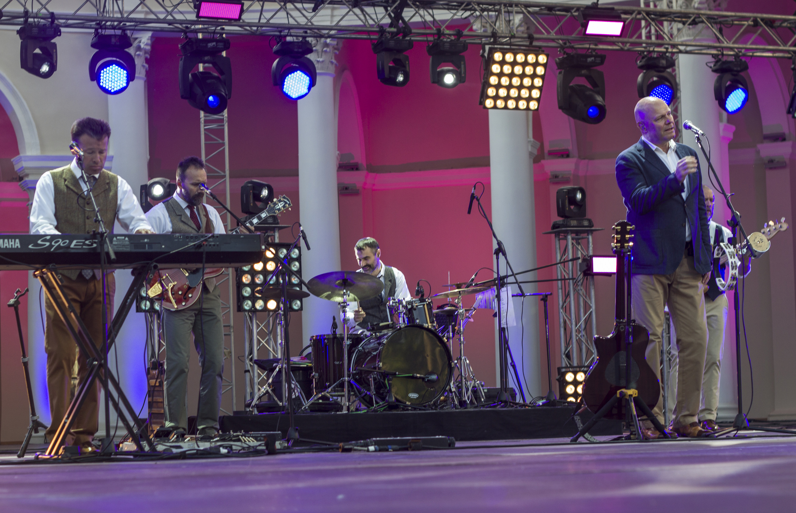 Концерт. Несчастный случай. Обо всём