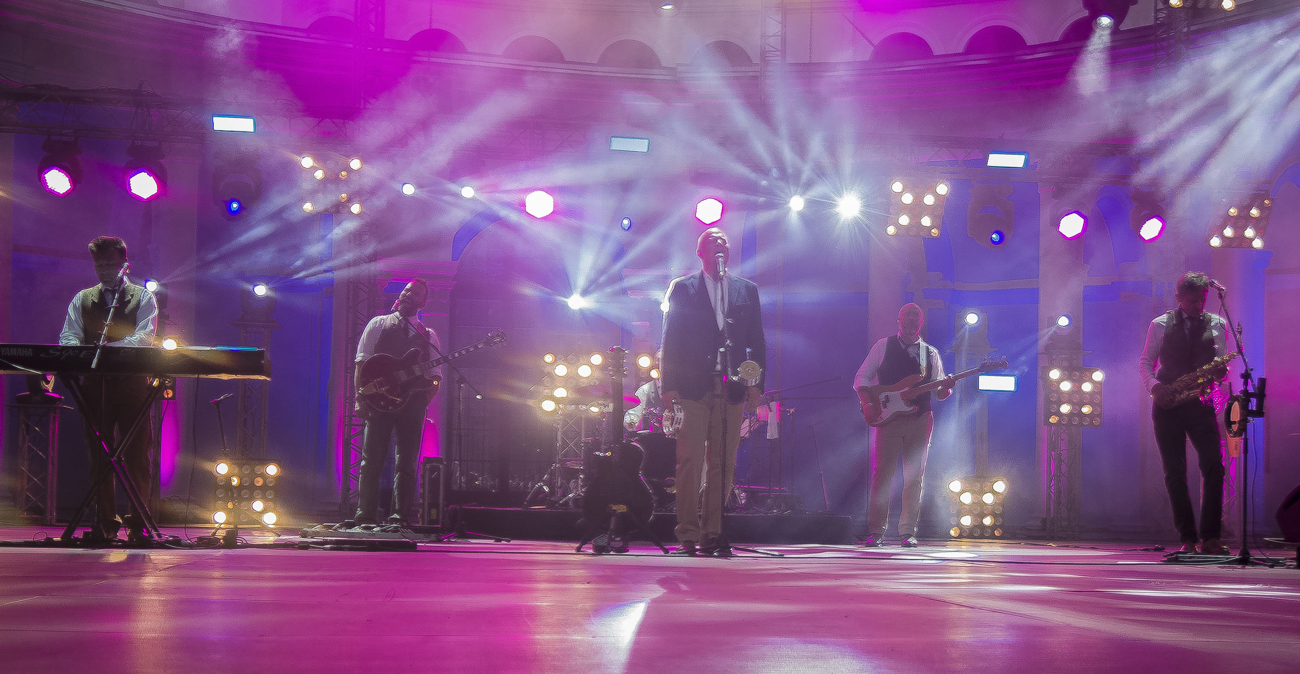 Концерт. Несчастный случай. Обо всём