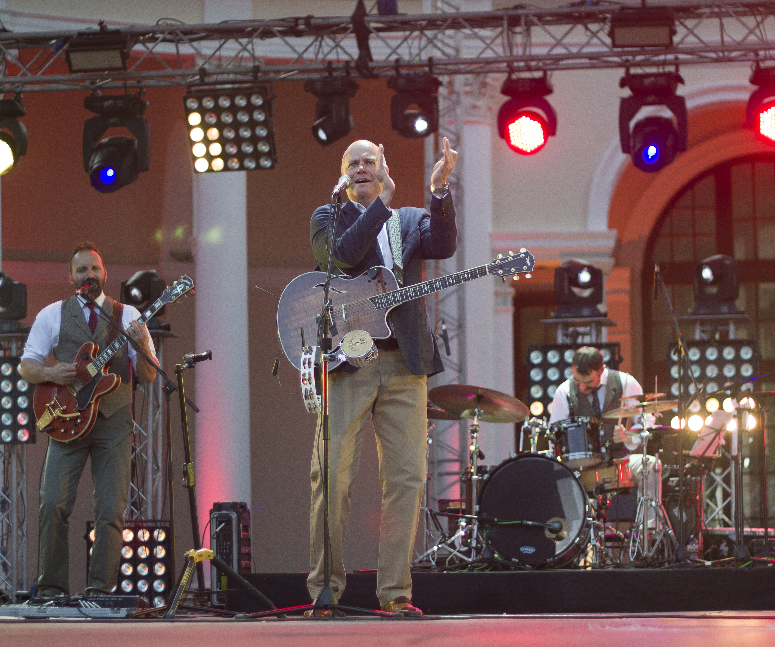 Концерт. Несчастный случай. Обо всём