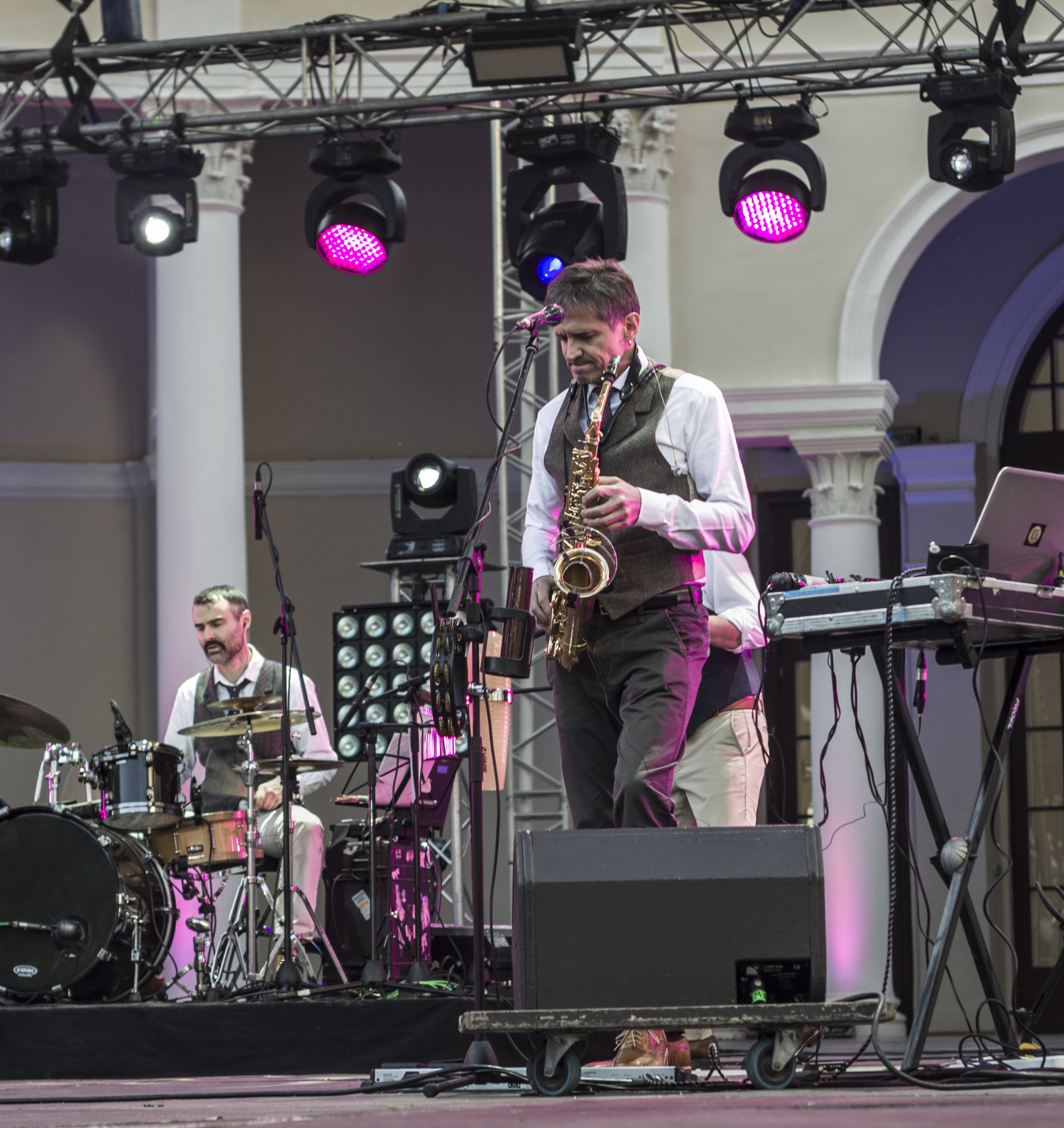 Концерт. Несчастный случай. Обо всём