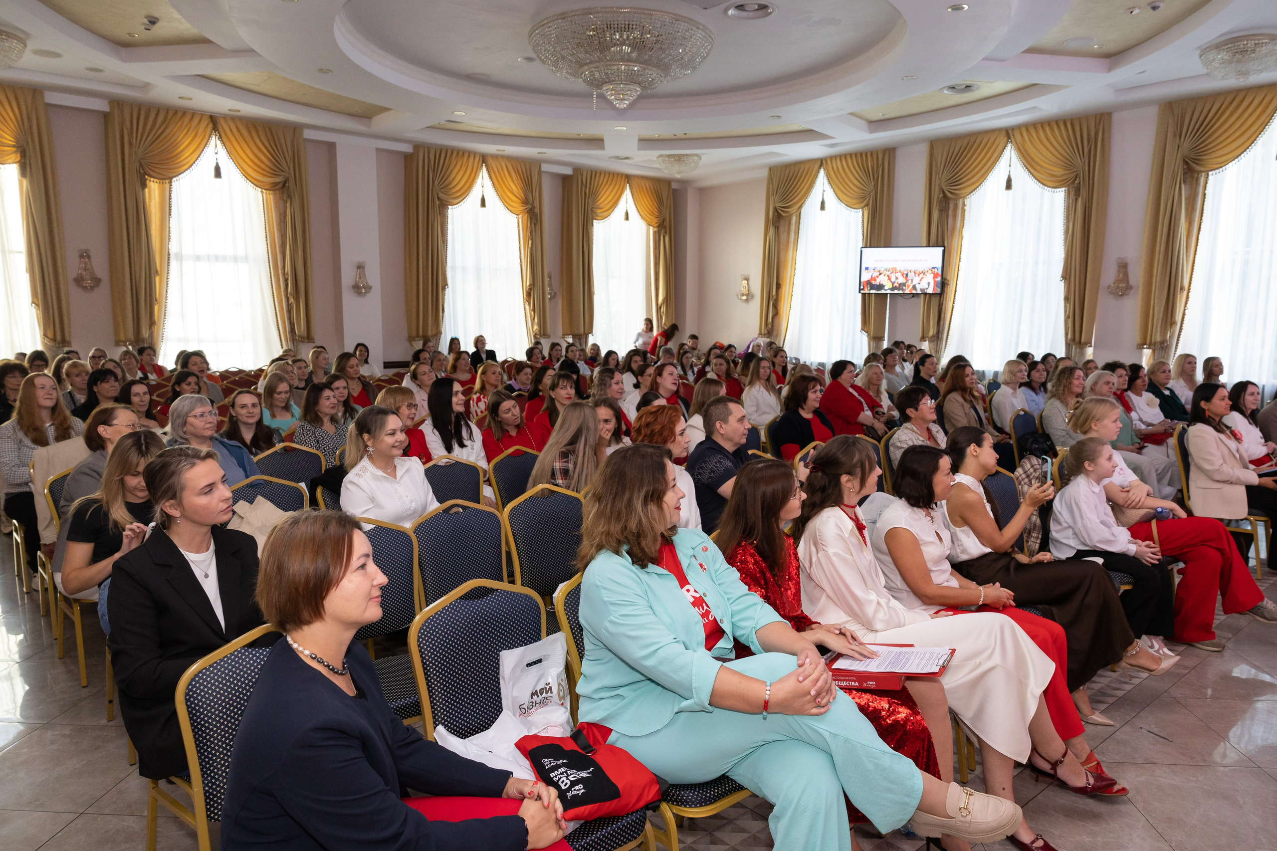 Форум Prоженщин 2025. Фотограф Ярославль Ольга Кирсанова