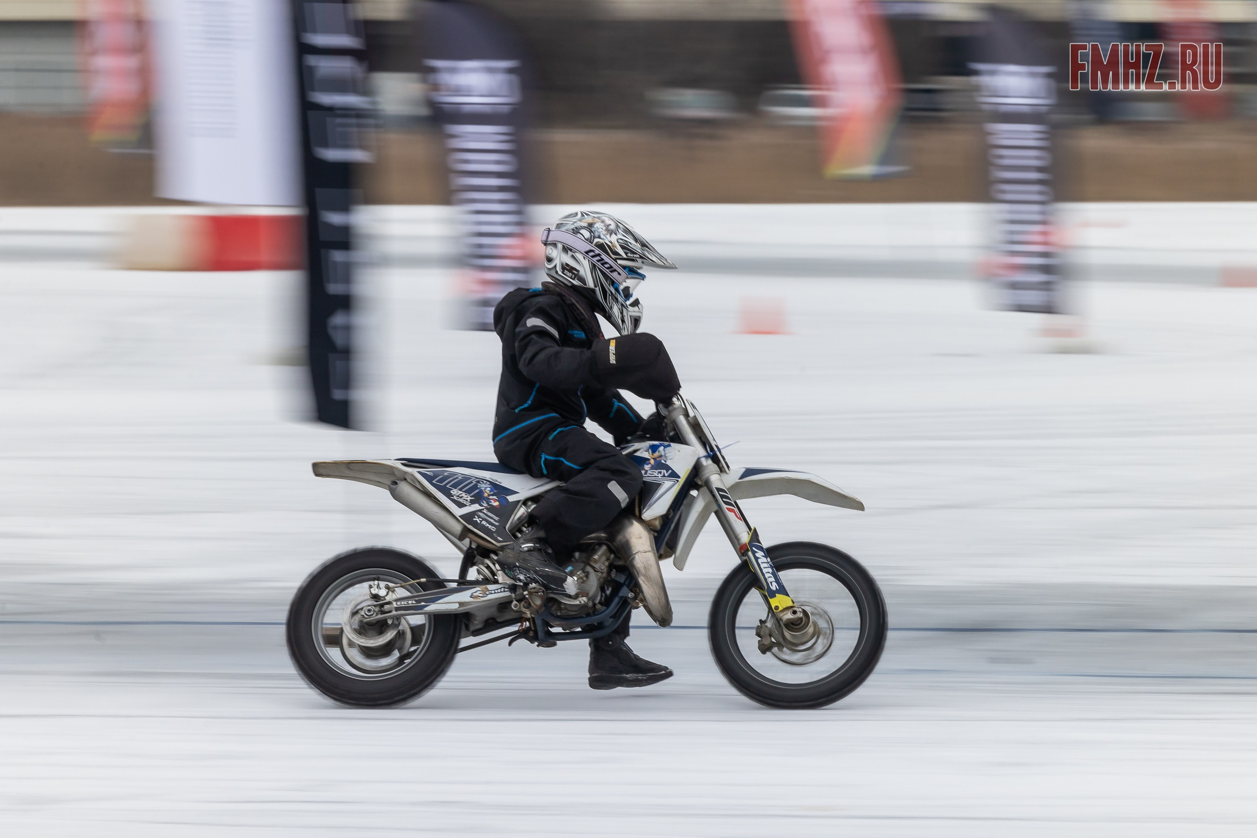 Первый этап Кубка МФР по мотокроссу на льду Большого Крылатского пруда в Москве. 8 февраля 2025 г. Фотограф Владимир Охрименко