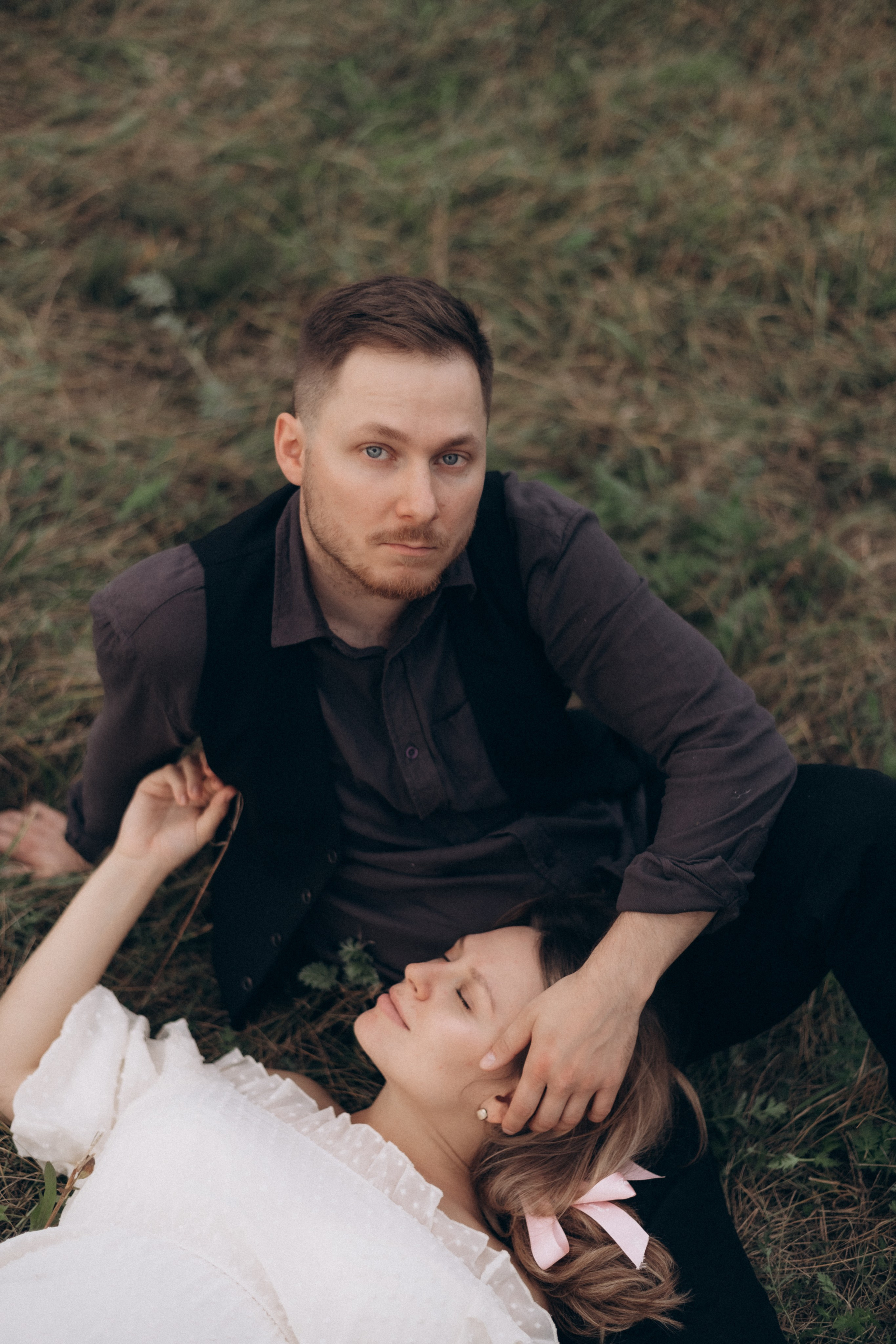 Фотосессия лавстори в поле