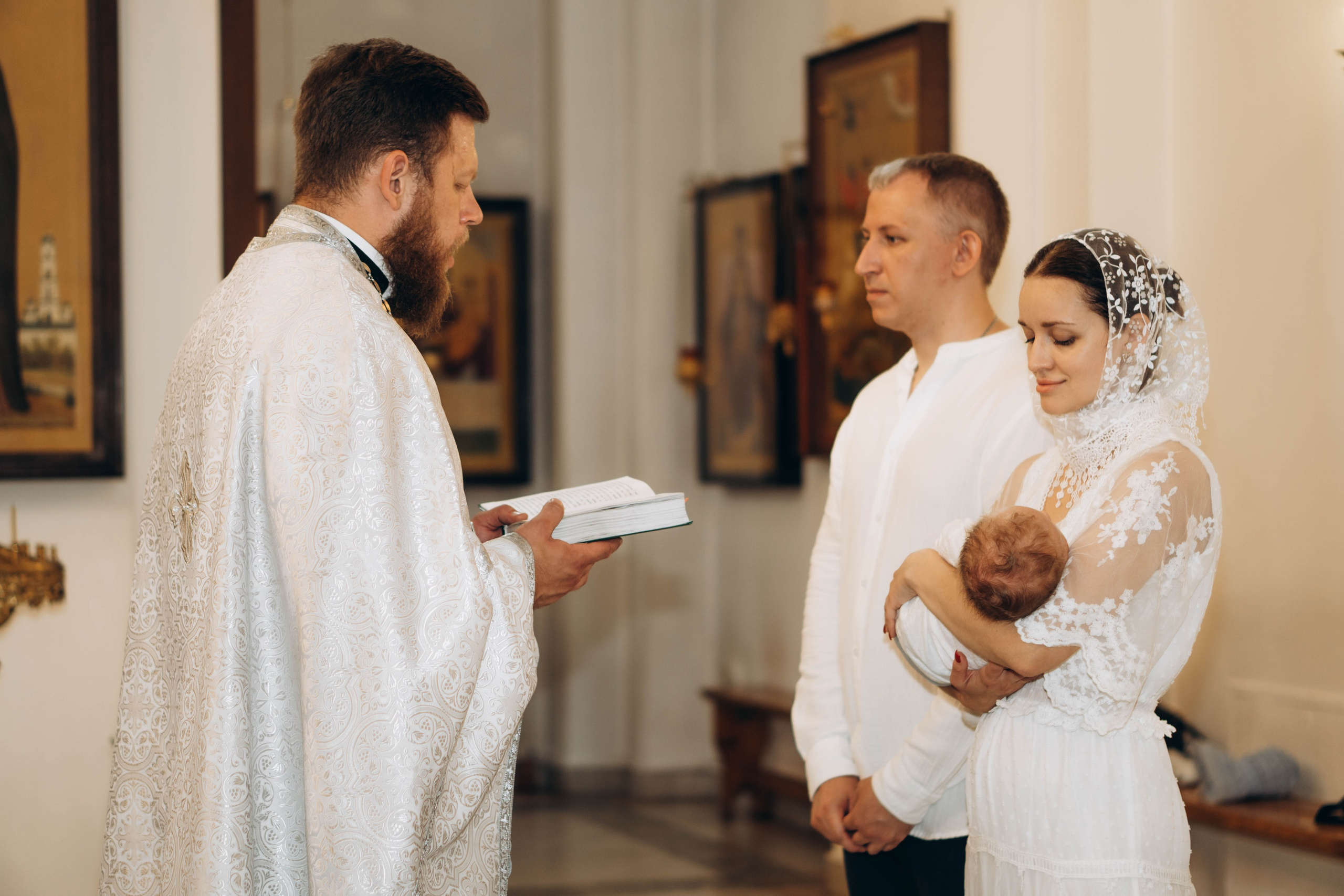 Крещение Тихона Церковь Почаевской иконы Божией Матери в Салтыковке. Фотограф Москва Валерия Веденина