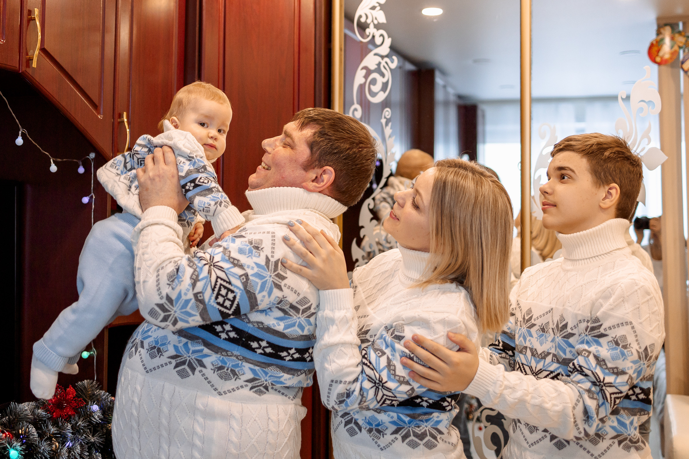 Елена с семьей Новогоднее настроение