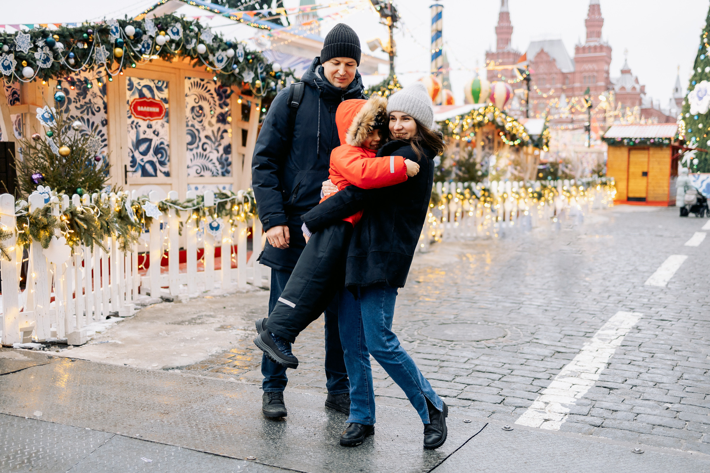 Семейная фотопрогулка у ГУМа. Семейный Фотограф в Москве Евгения Симоненко