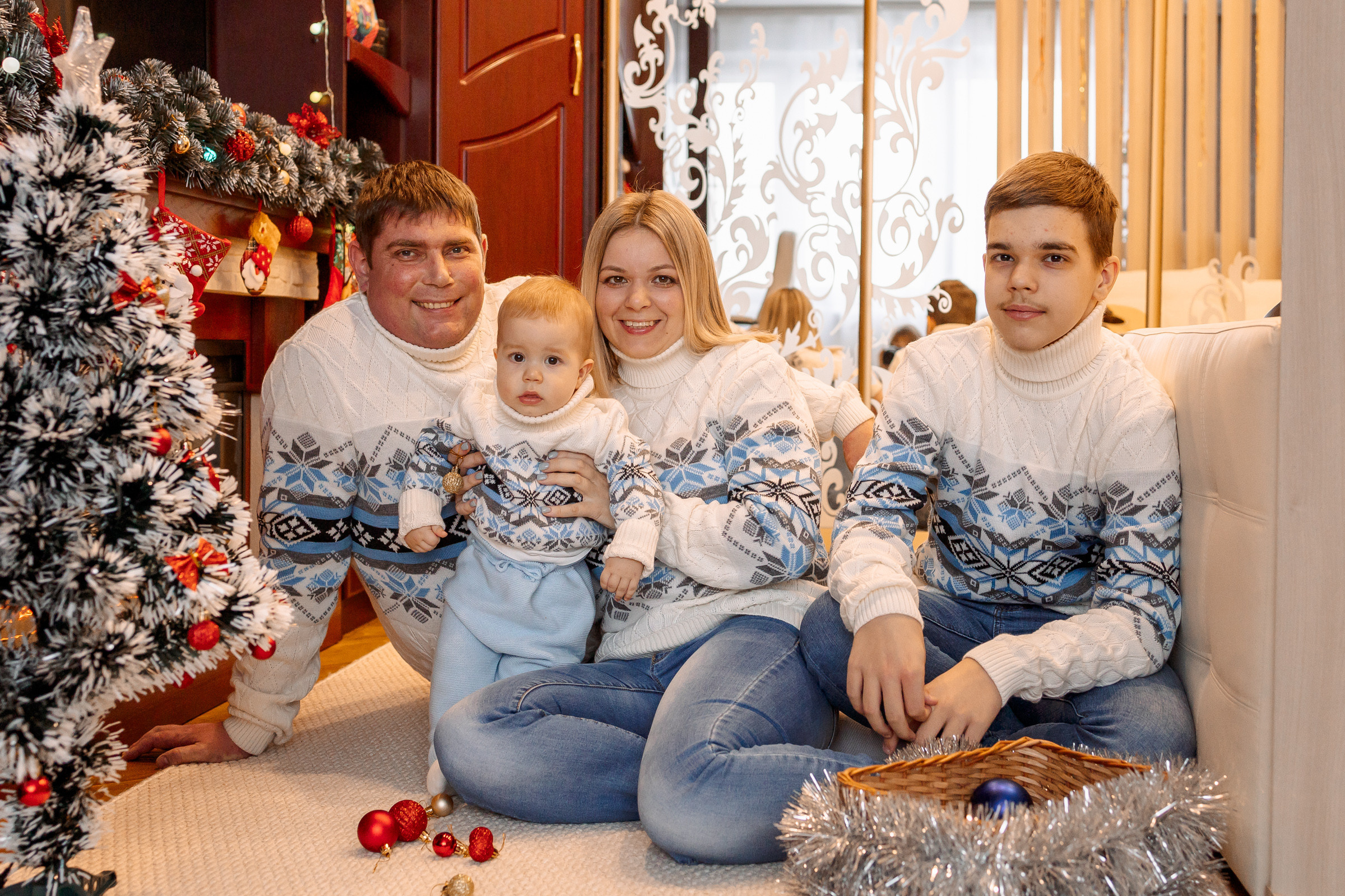 Елена с семьей Новогоднее настроение