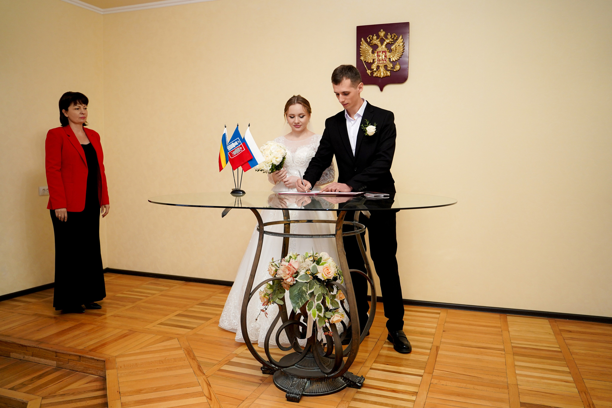 Свадебная фотосессия в ЗАГСе на Западном. Свадебный фотограф в Ростове-на-Дону. Таинство Крещения и Венчания, семейные фотосессии. Алёна Чёботова