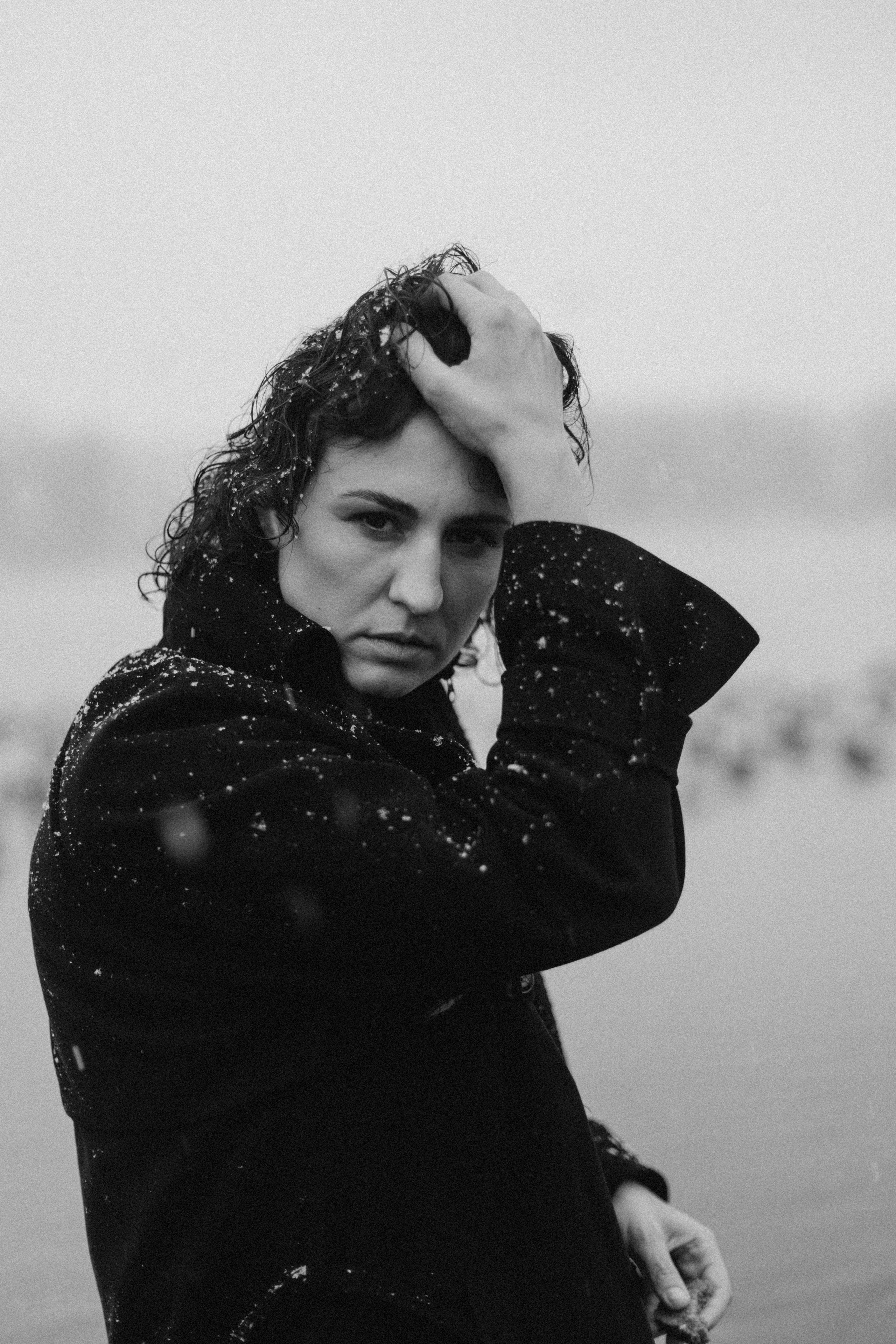 Женская фотосессия: индивидуальные, стильные, чувственные снимки. Подчеркну вашу красоту и уникальность. Студийная съёмка, естественный свет, портреты, женственность, эмоции. Фотограф в Краснодаре, помощь с позированием.