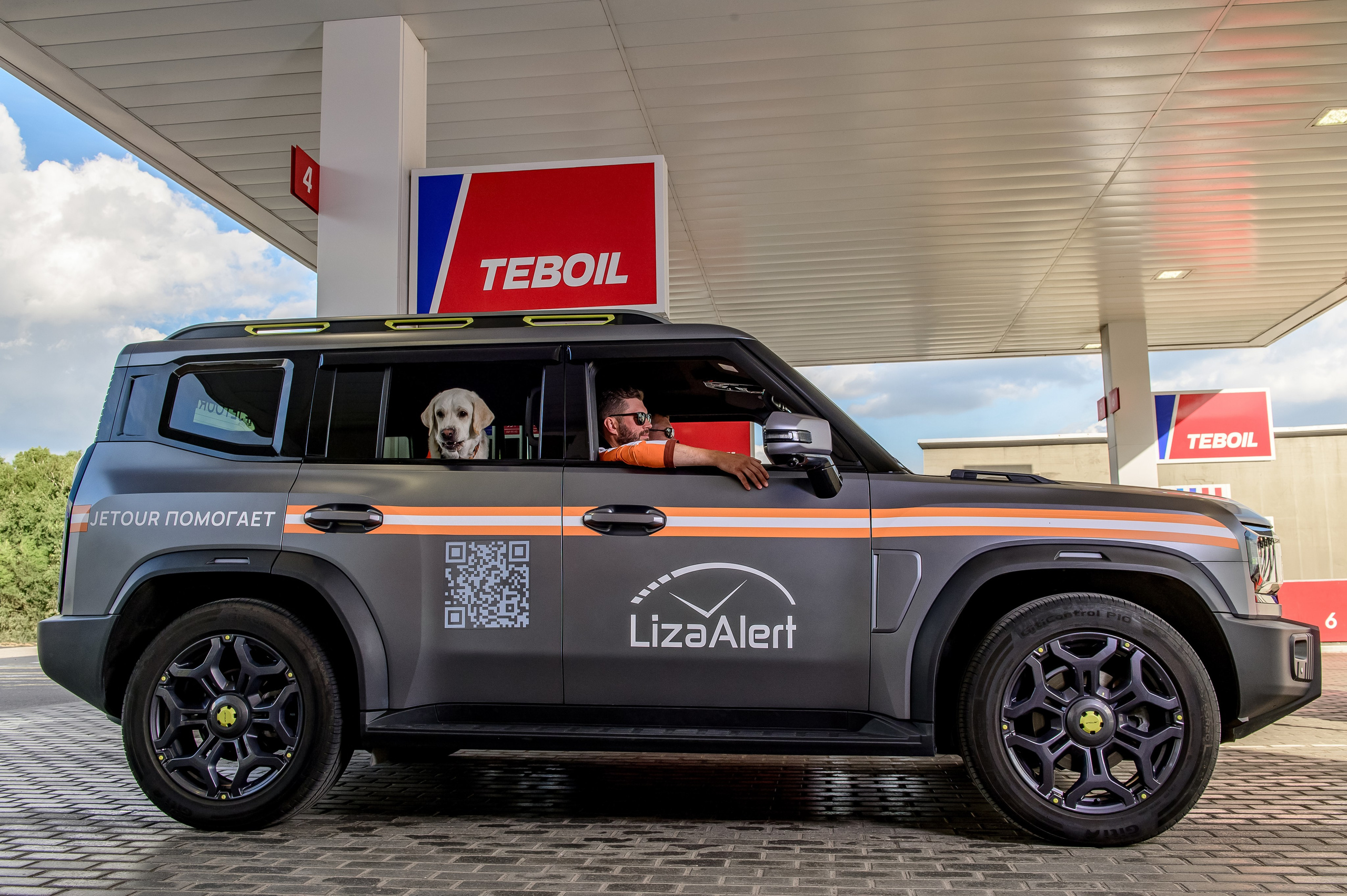 Съемка на АЗС Teboil с автомобилем ЛизаАлерт — брендовый контент для PR, СМИ и рекламных материалов