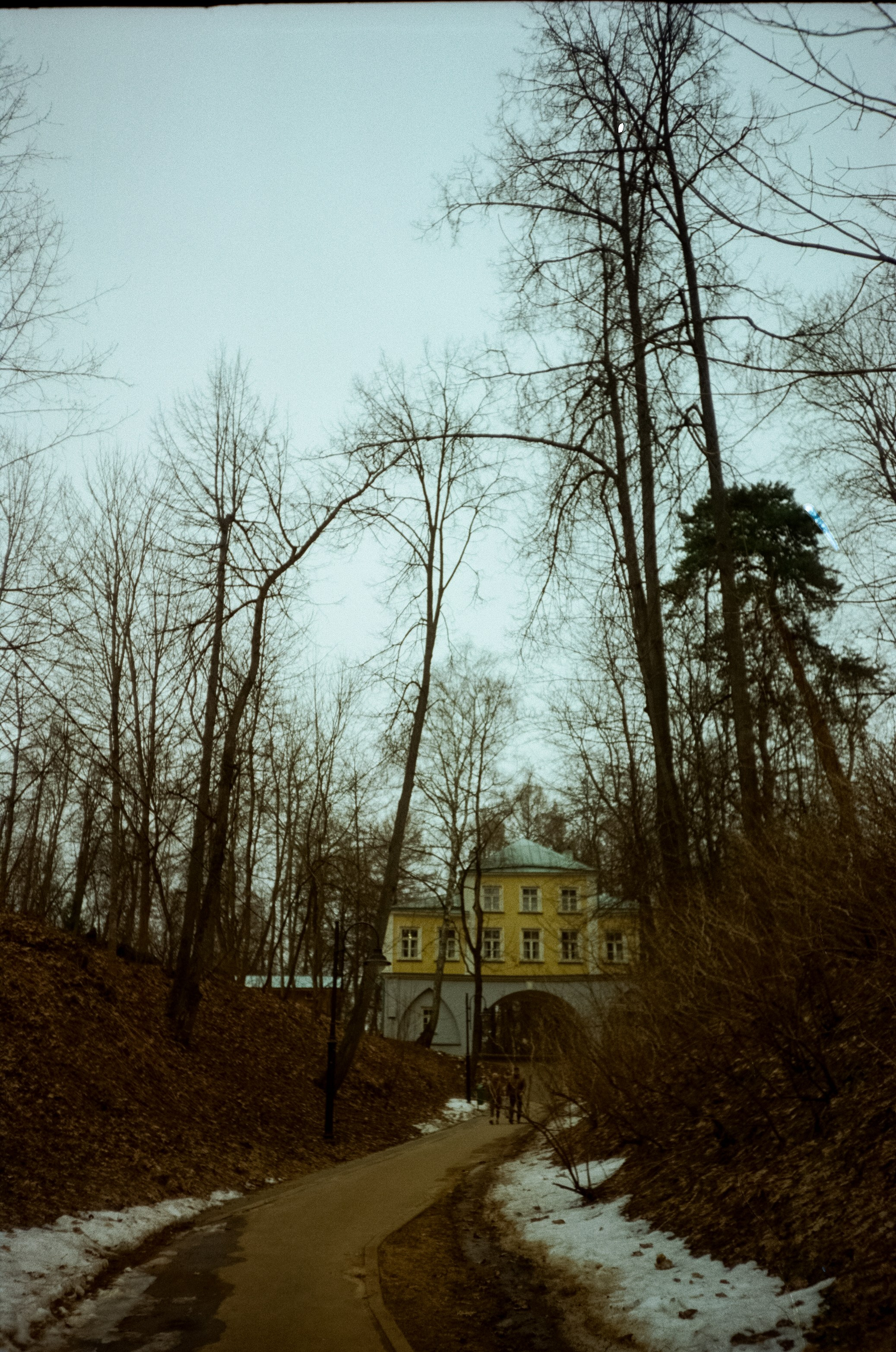 Архангельское. Пасмурный апрель. Фотограф-документалист Мария Осокина