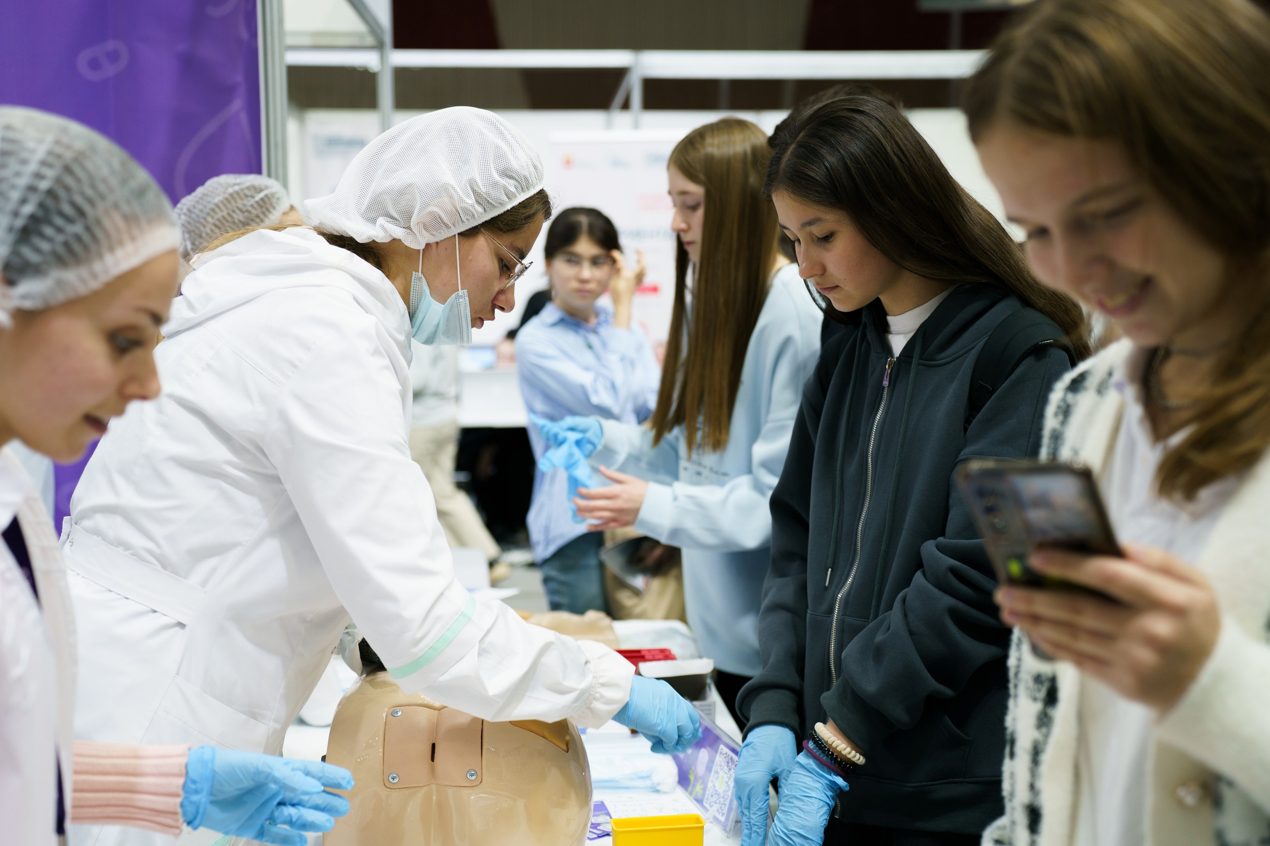 Выставка Абитуриент. Видеограф и Фотограф в Челябинске Ксения и Владимир Рюмины