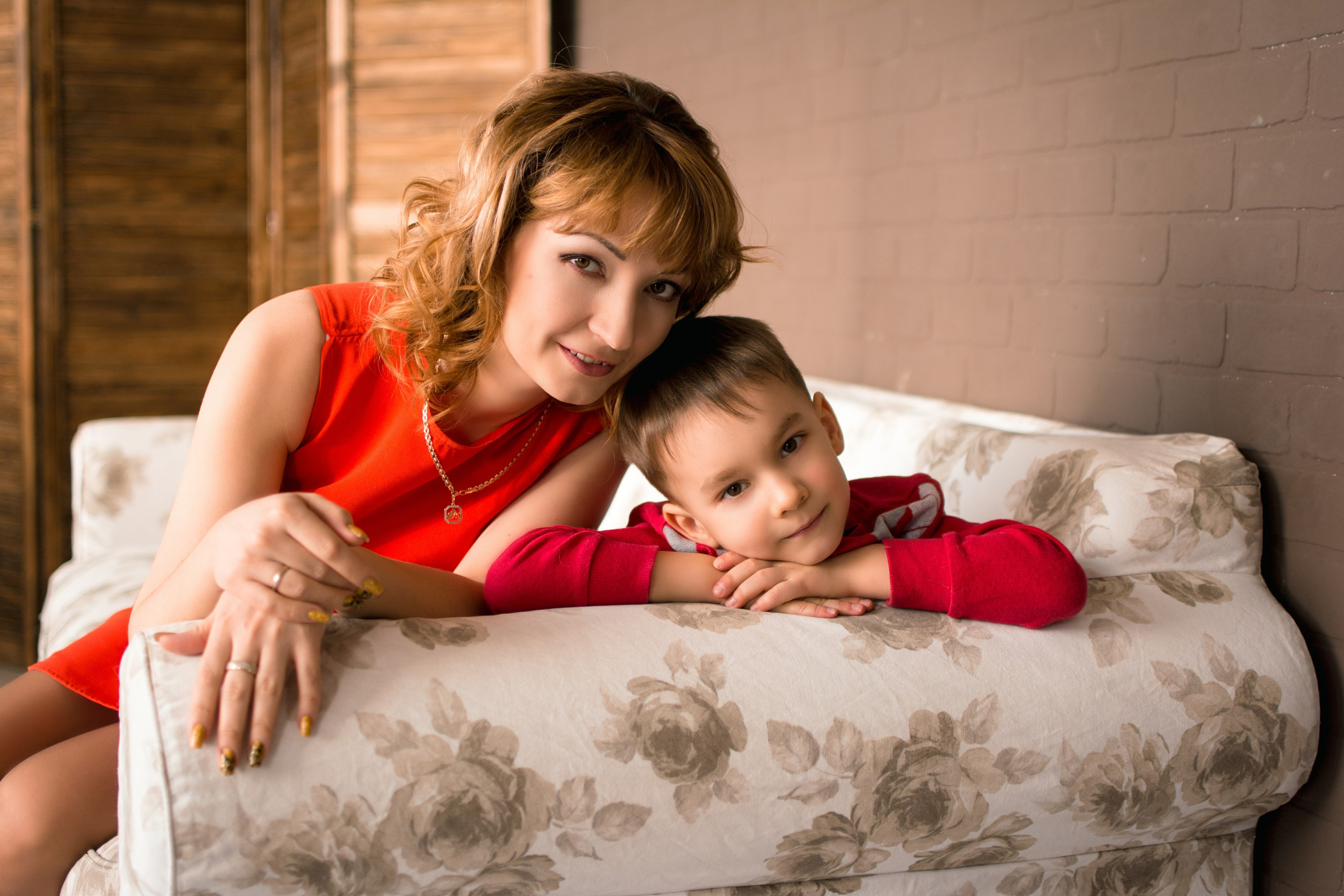 Гульназ с сыном. Портретный креативный творческий фотограф в Казани Михаил Бушенев