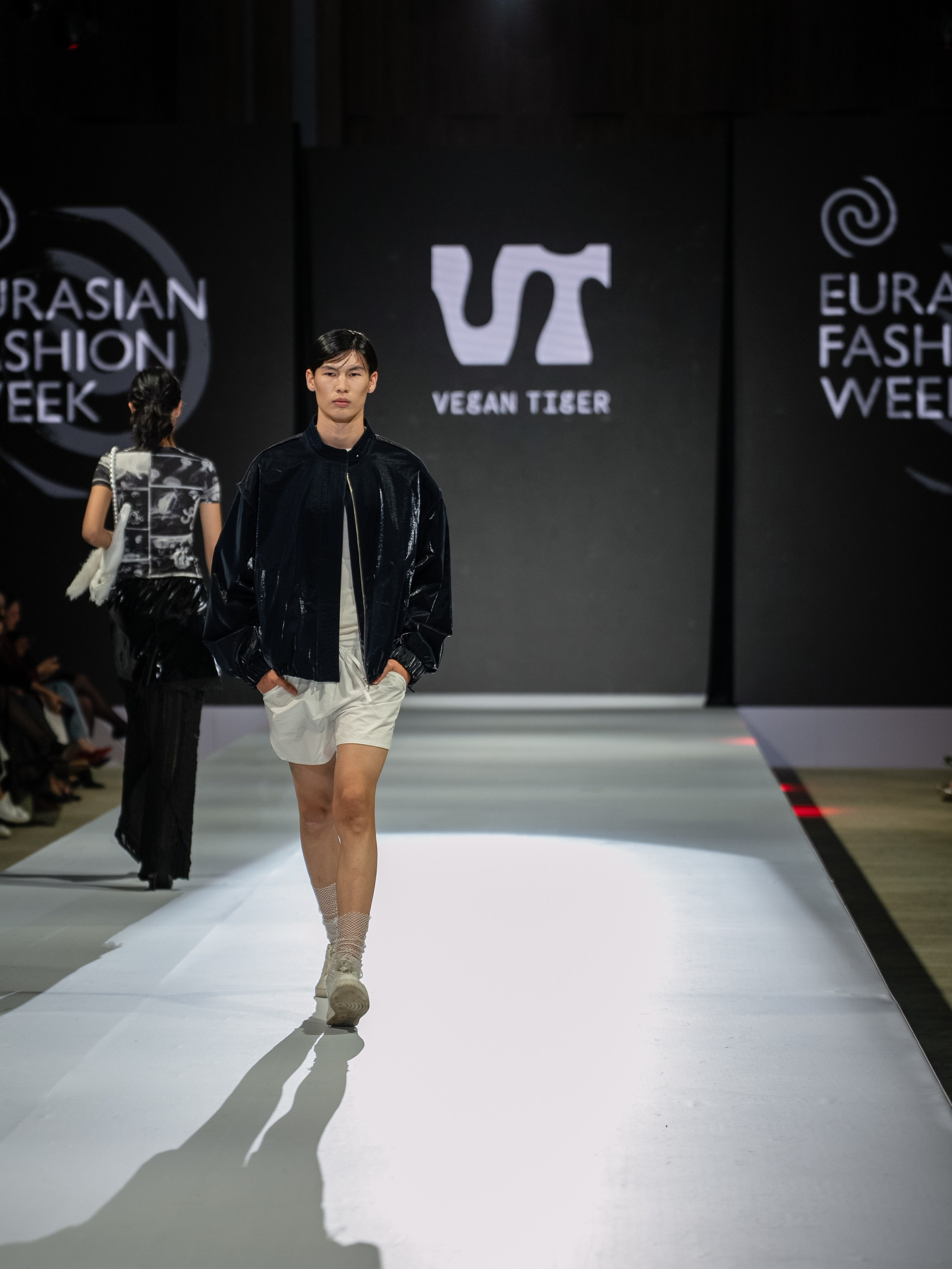 EURASIAN FASHION WEEK Vegan Tiger. Сайт Алматинского НЮ АРТ, будуар и фэшн фотографа Дениса Карпенко