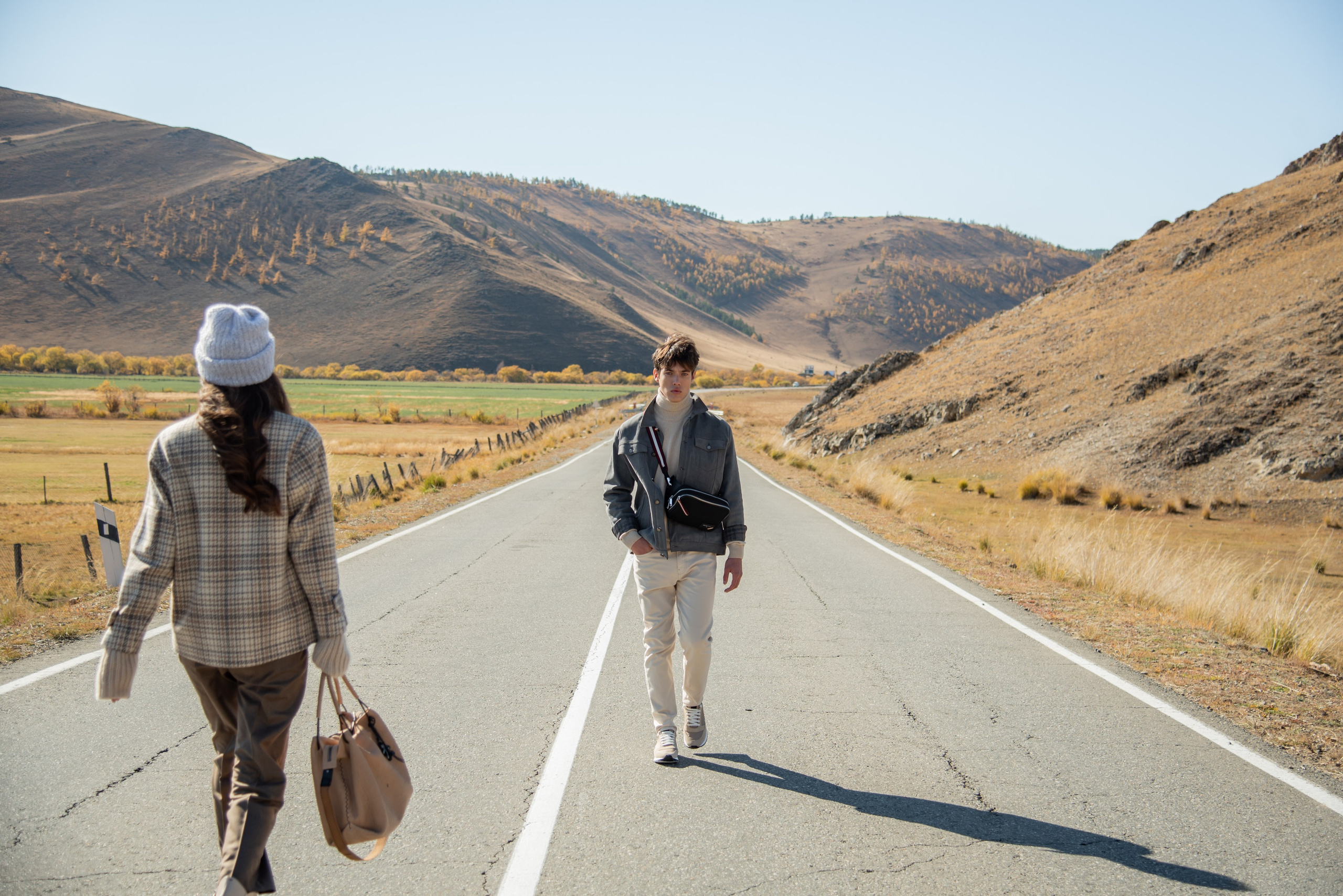 Съёмка одежды на Ольхоне. Занимаюсь профессиональной фотографией и живу рядом с Байкалом. Работаю в разных жанрах