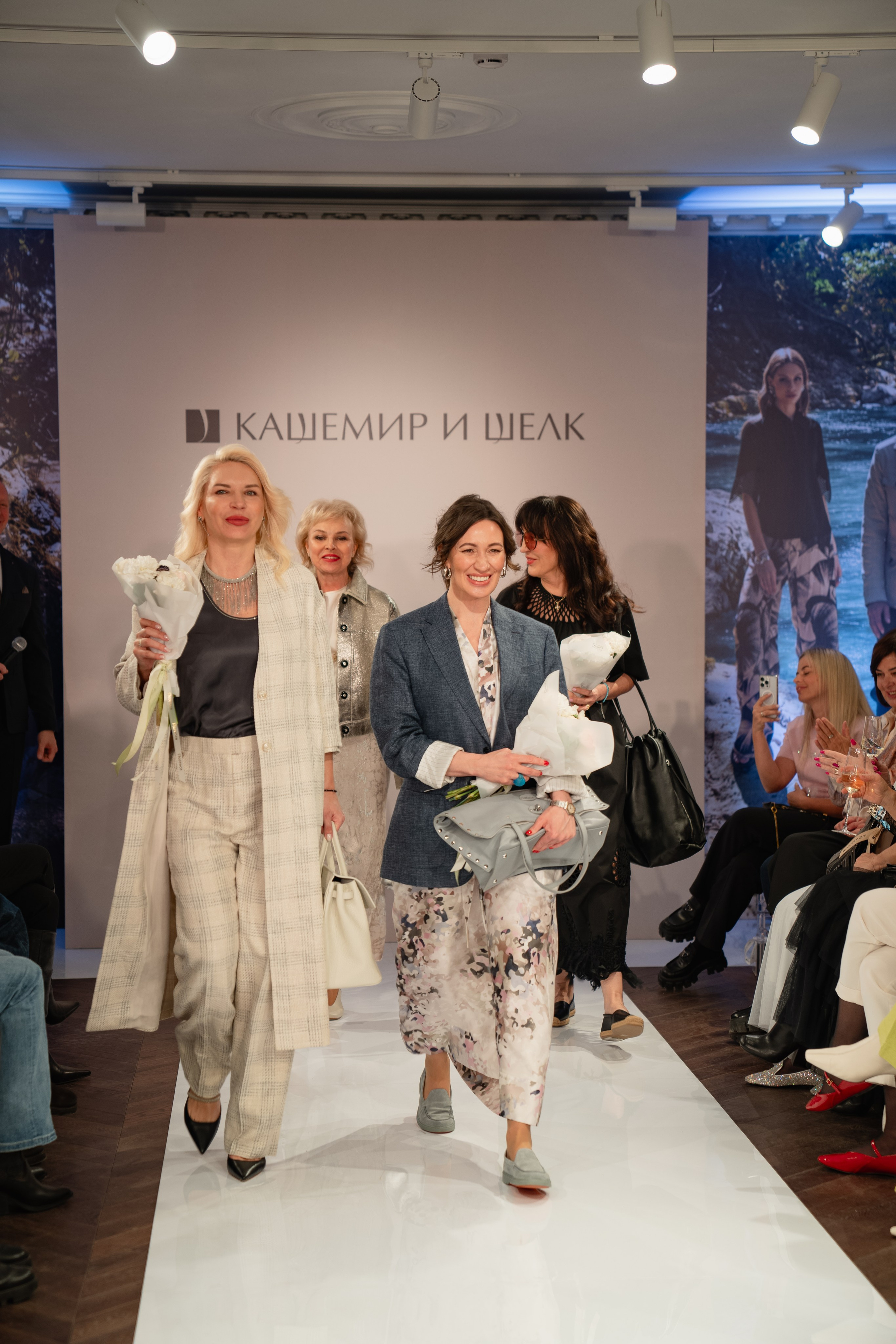 Модельный показ. Занимаюсь профессиональной фотографией и живу рядом с Байкалом. Работаю в разных жанрах